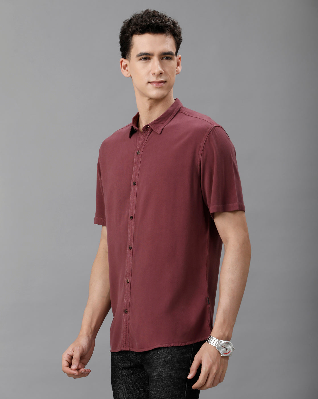 IDENTITI Men Slim Fit Regular Collar Solid Shirt In Onion.