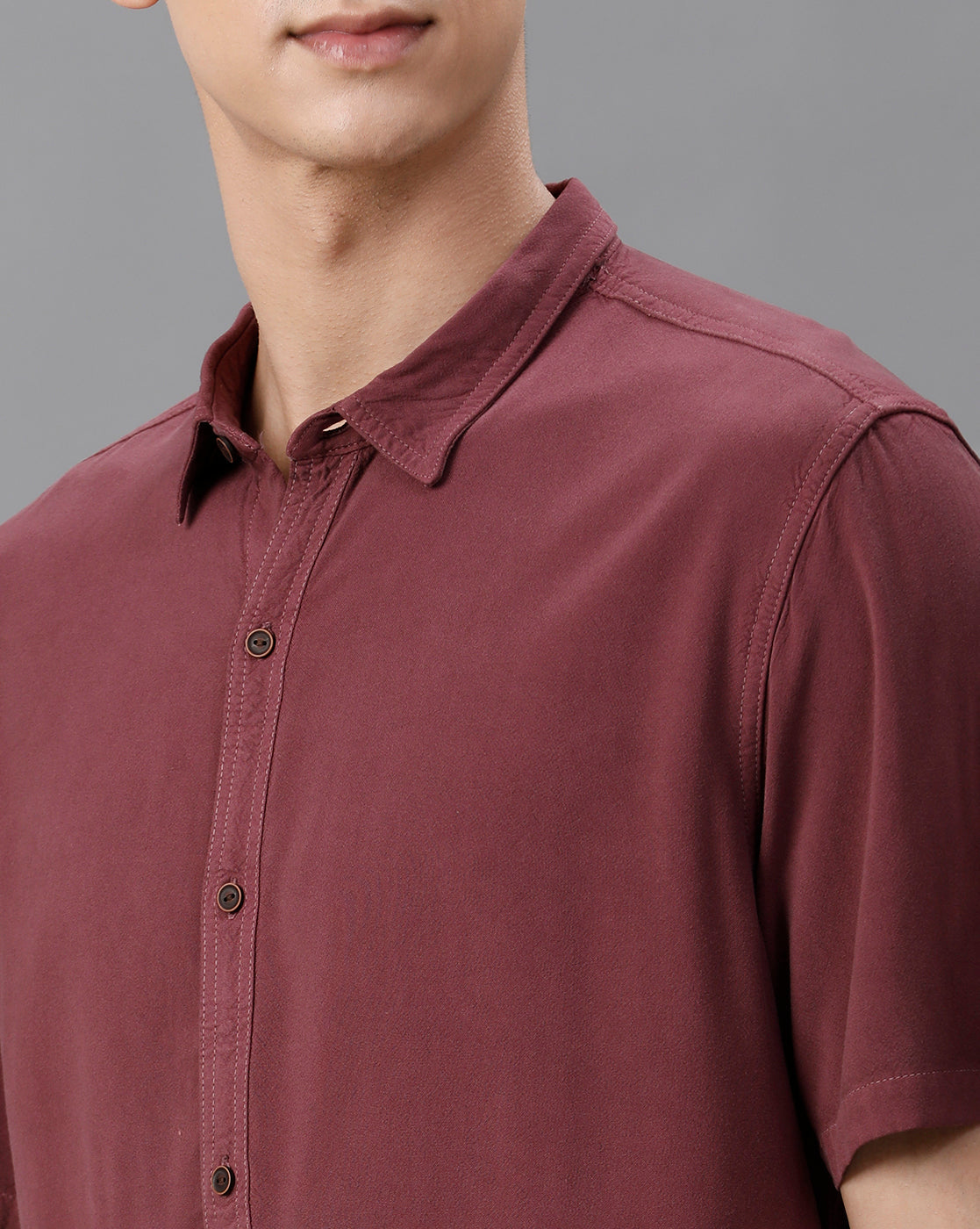 IDENTITI Men Slim Fit Regular Collar Solid Shirt In Onion.