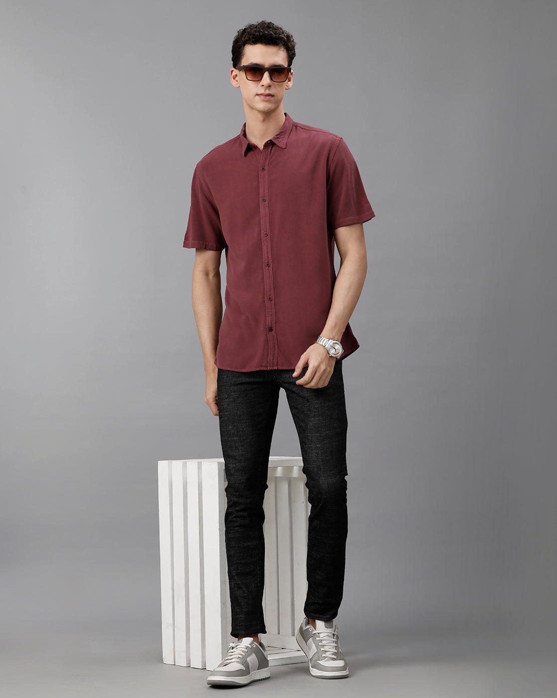 IDENTITI Men Slim Fit Regular Collar Solid Shirt In Onion.