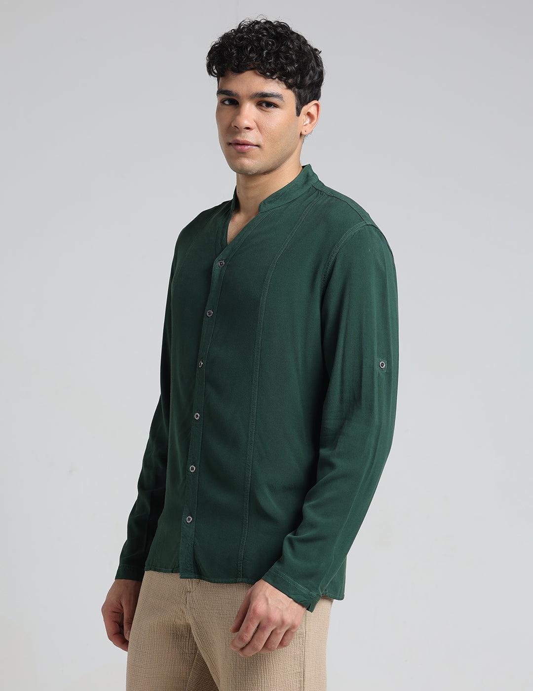 IDENTITI Men Slim Fit Mandarin Collar Solid Shirt In Green.