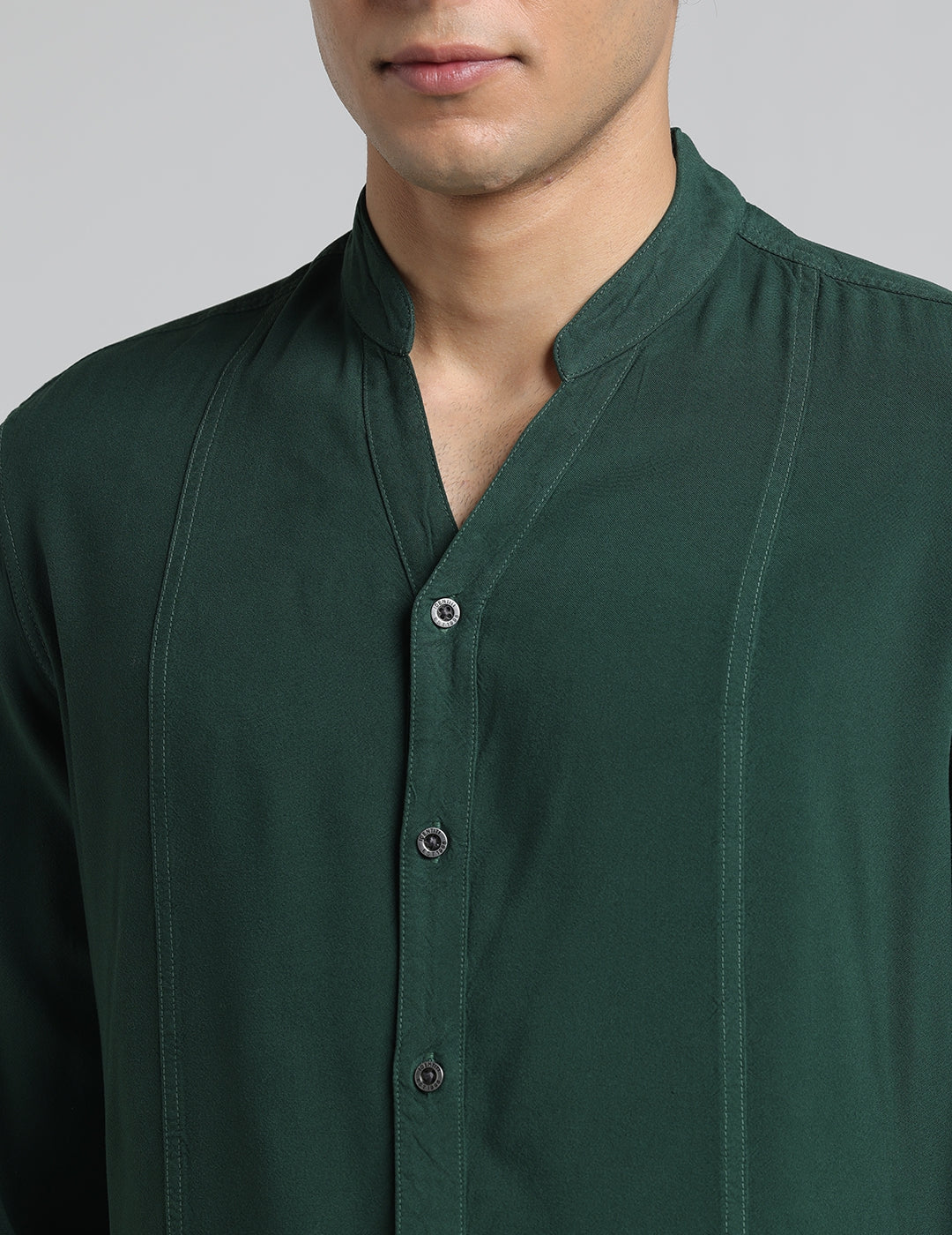 IDENTITI Men Slim Fit Mandarin Collar Solid Shirt In Green.