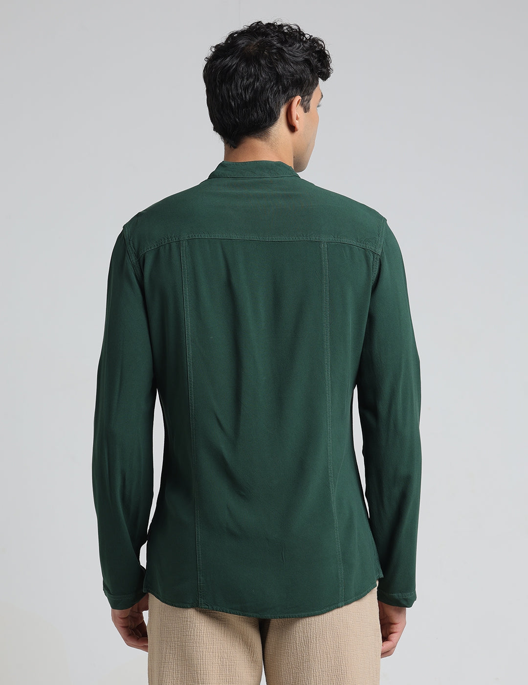 IDENTITI Men Slim Fit Mandarin Collar Solid Shirt In Green.