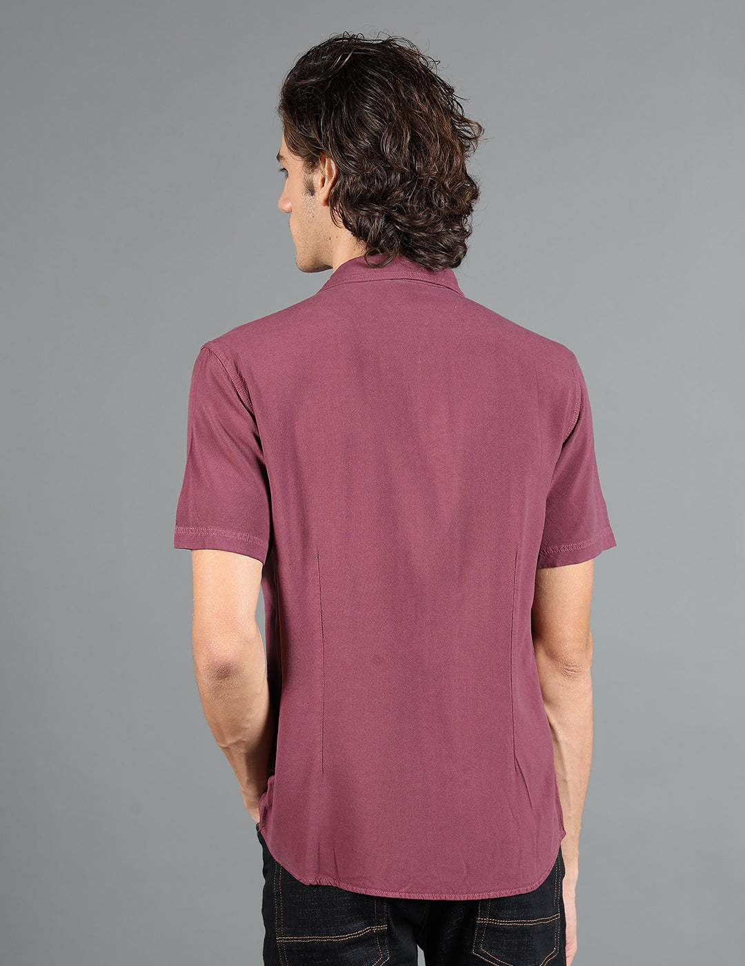 IDENTITI Men Slim Fit Cuban Collar Solid Shirt In Onion.