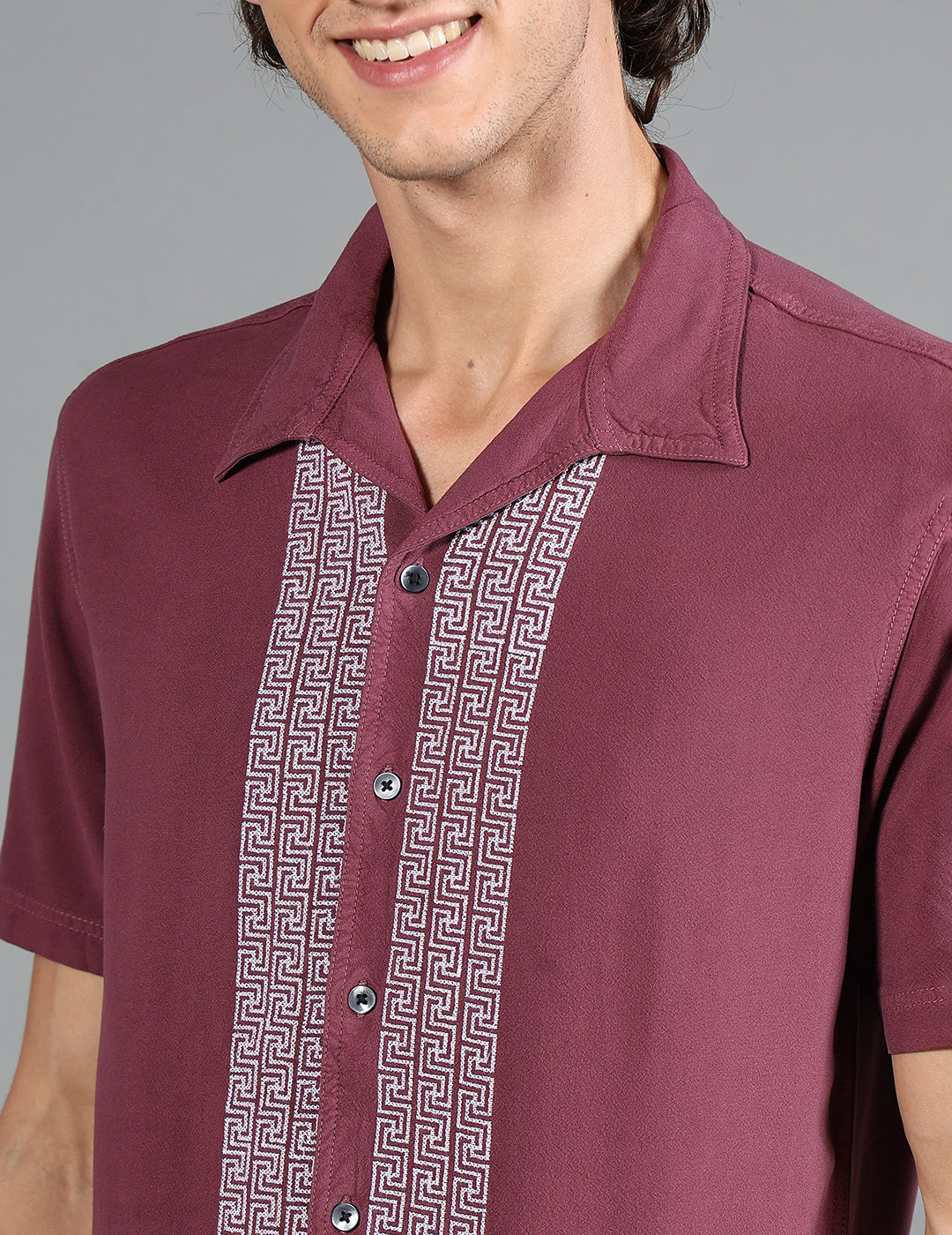 IDENTITI Men Slim Fit Cuban Collar Solid Shirt In Onion.