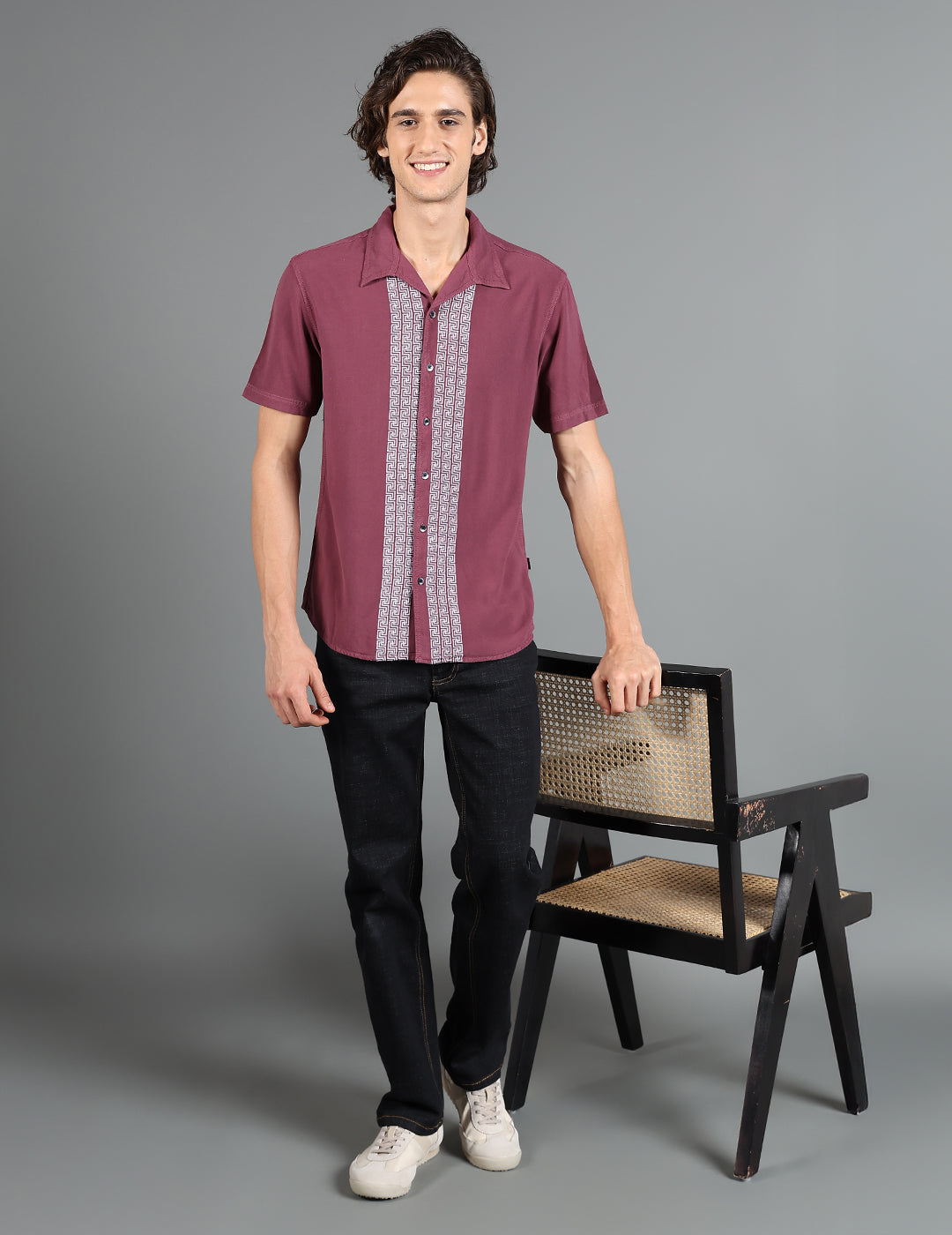 IDENTITI Men Slim Fit Cuban Collar Solid Shirt In Onion.