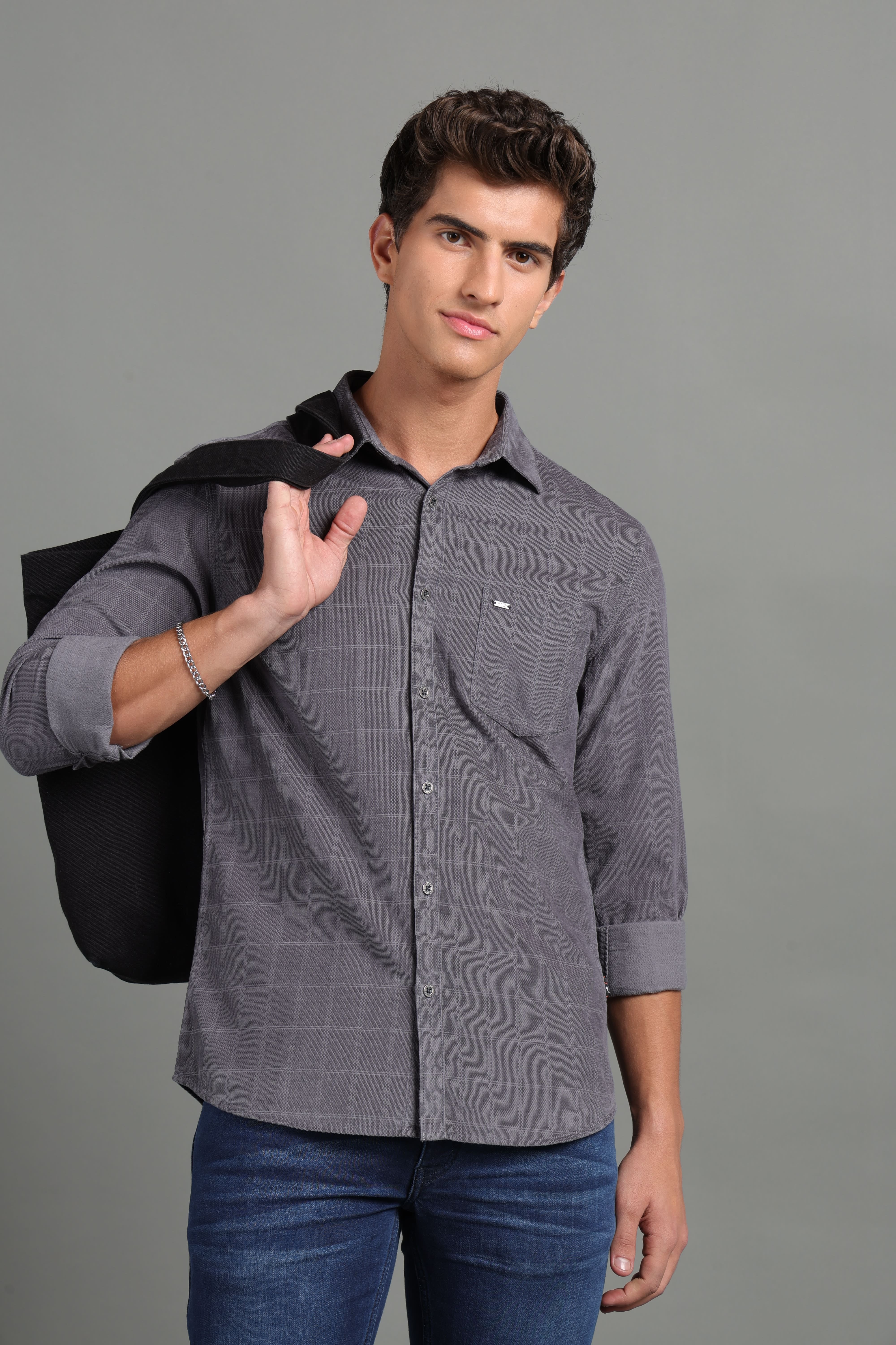 IDENTITI Men Slim Fit Regular Collar Solid Shirt In Grey.