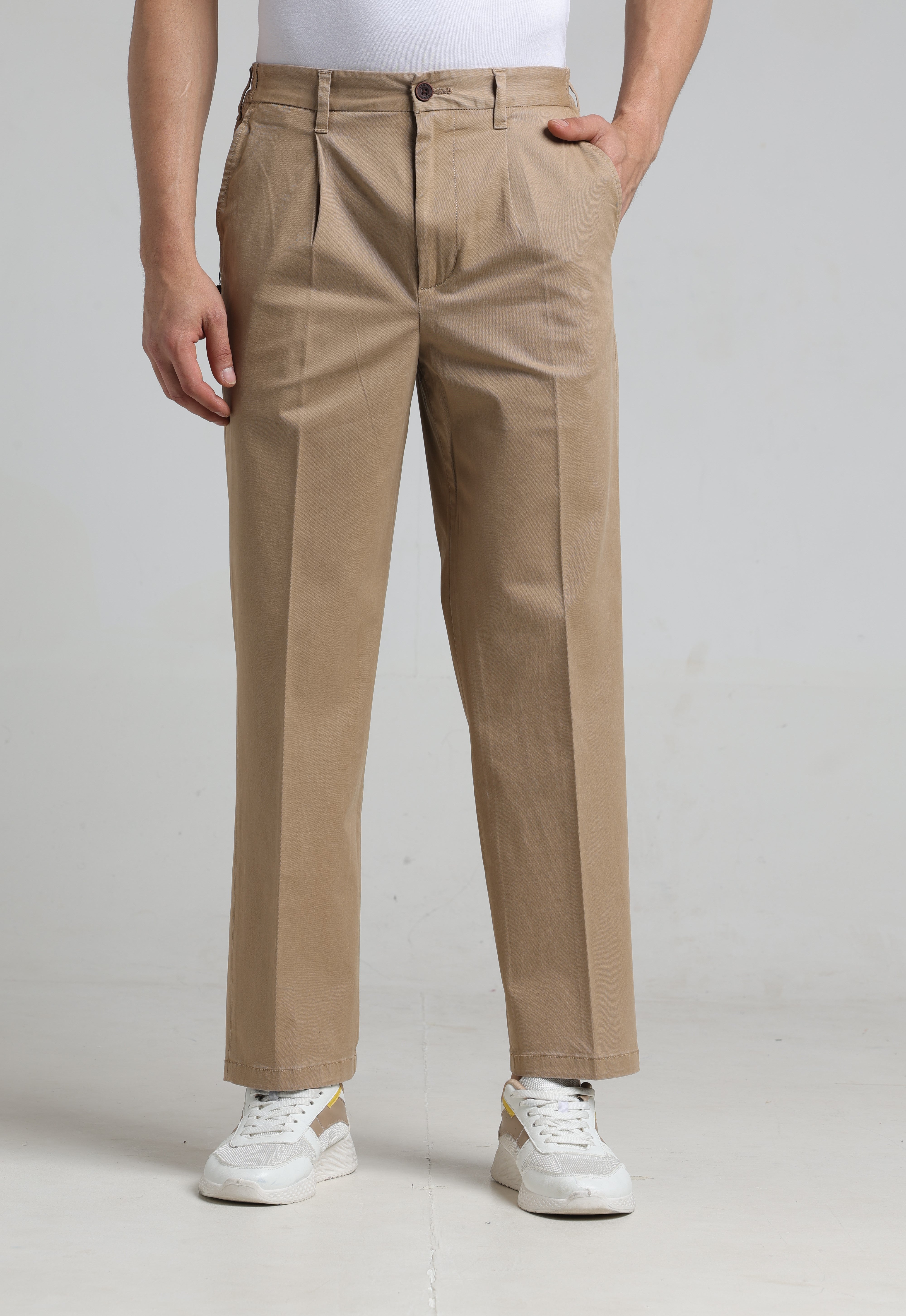 Men Fashion Korean Loose Fit Pleated Trousers In Solid - Khaki