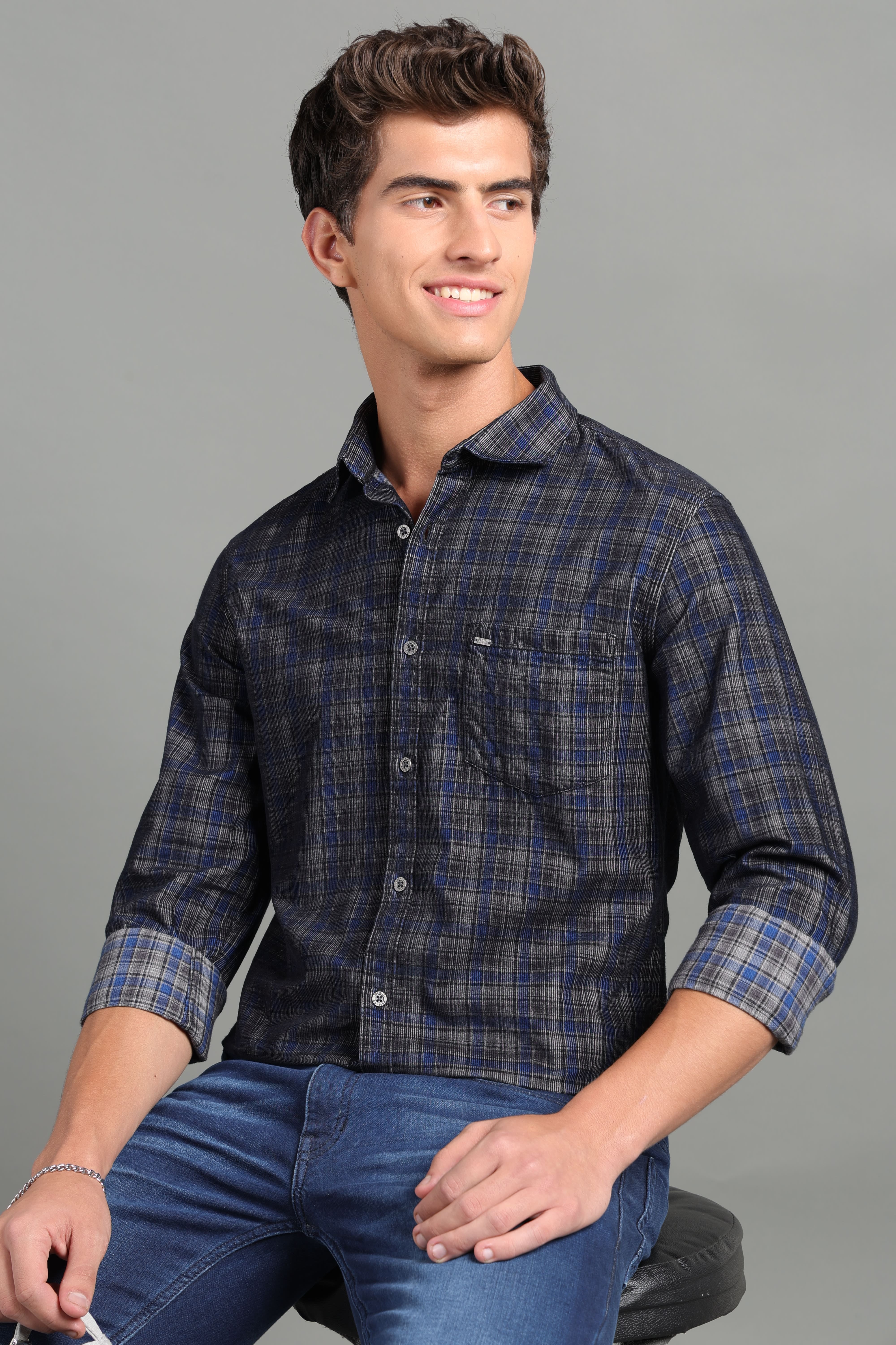 IDENTITI Men Slim Fit Regular Collar Checks Shirt In Black.