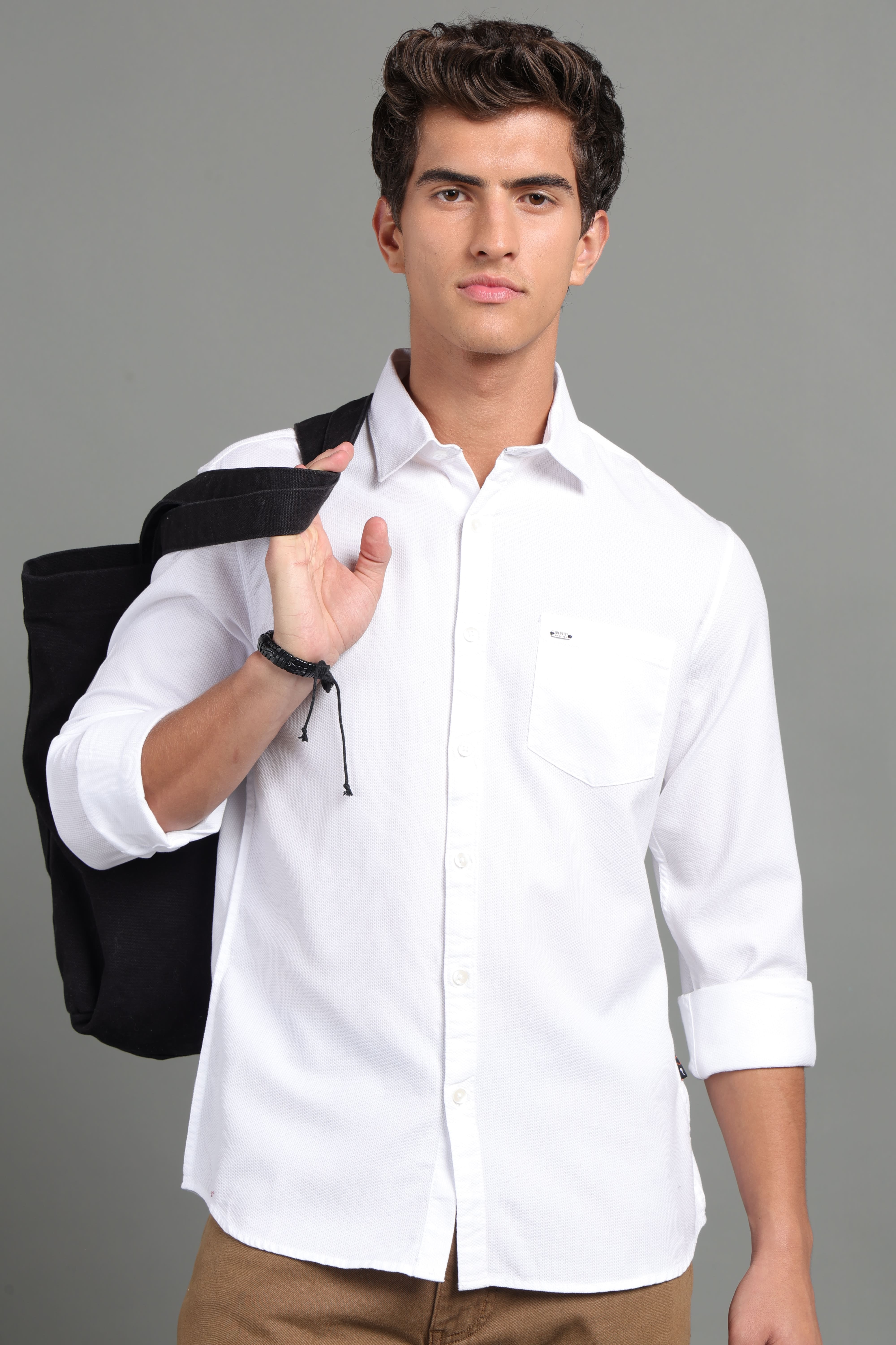 IDENTITI Men Slim Fit Regular Collar Solid Shirt In White.