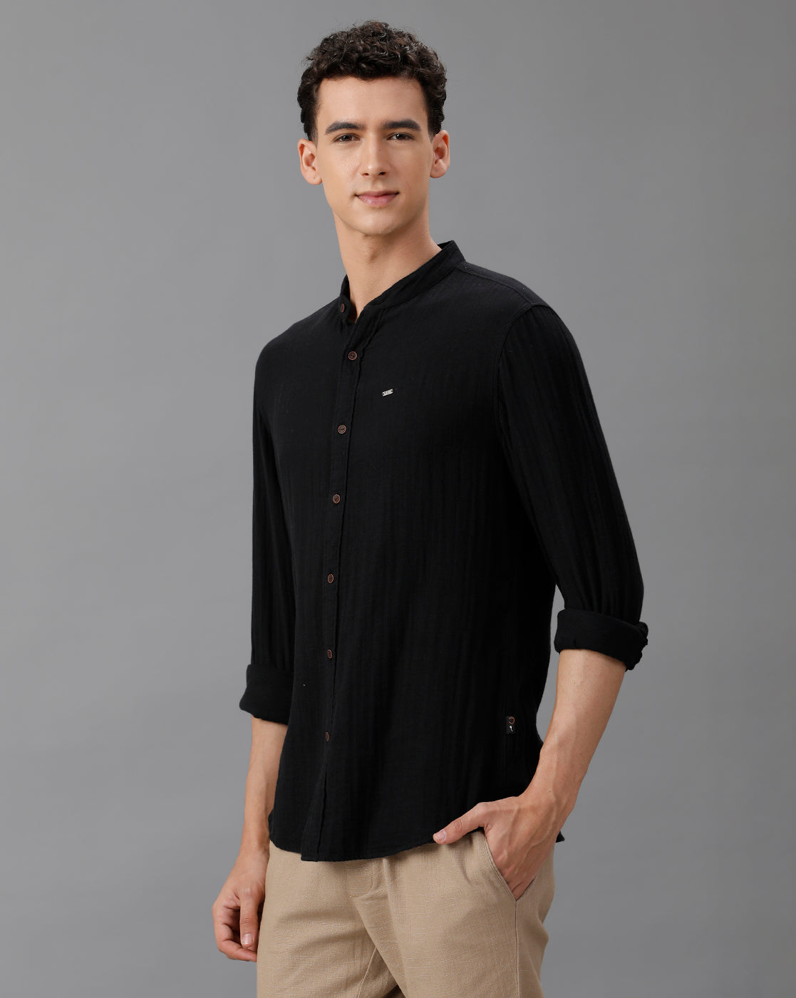 IDENTITI Men Slim Fit Mandarin Collar Solid Knit Shirt In Black.