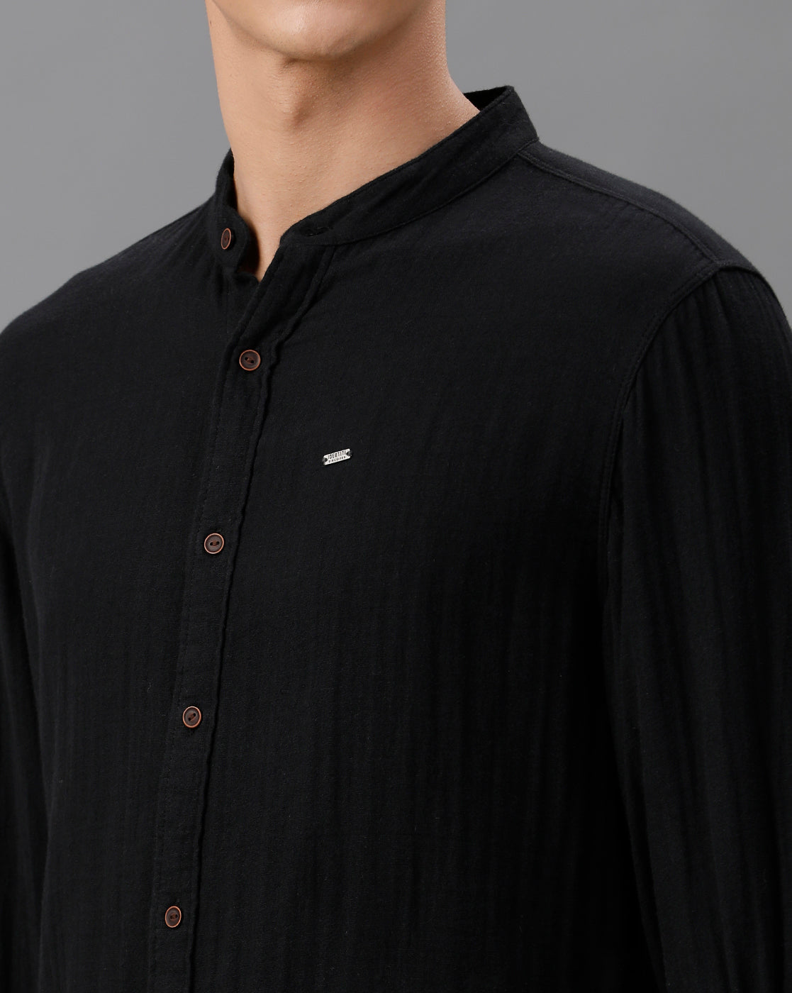 IDENTITI Men Slim Fit Mandarin Collar Solid Knit Shirt In Black.