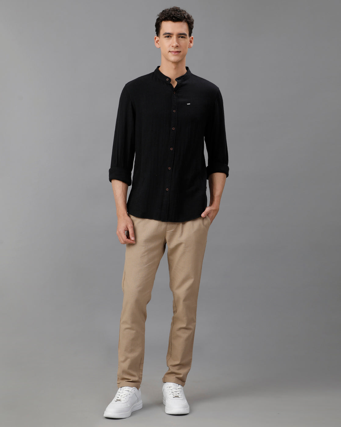 IDENTITI Men Slim Fit Mandarin Collar Solid Knit Shirt In Black.