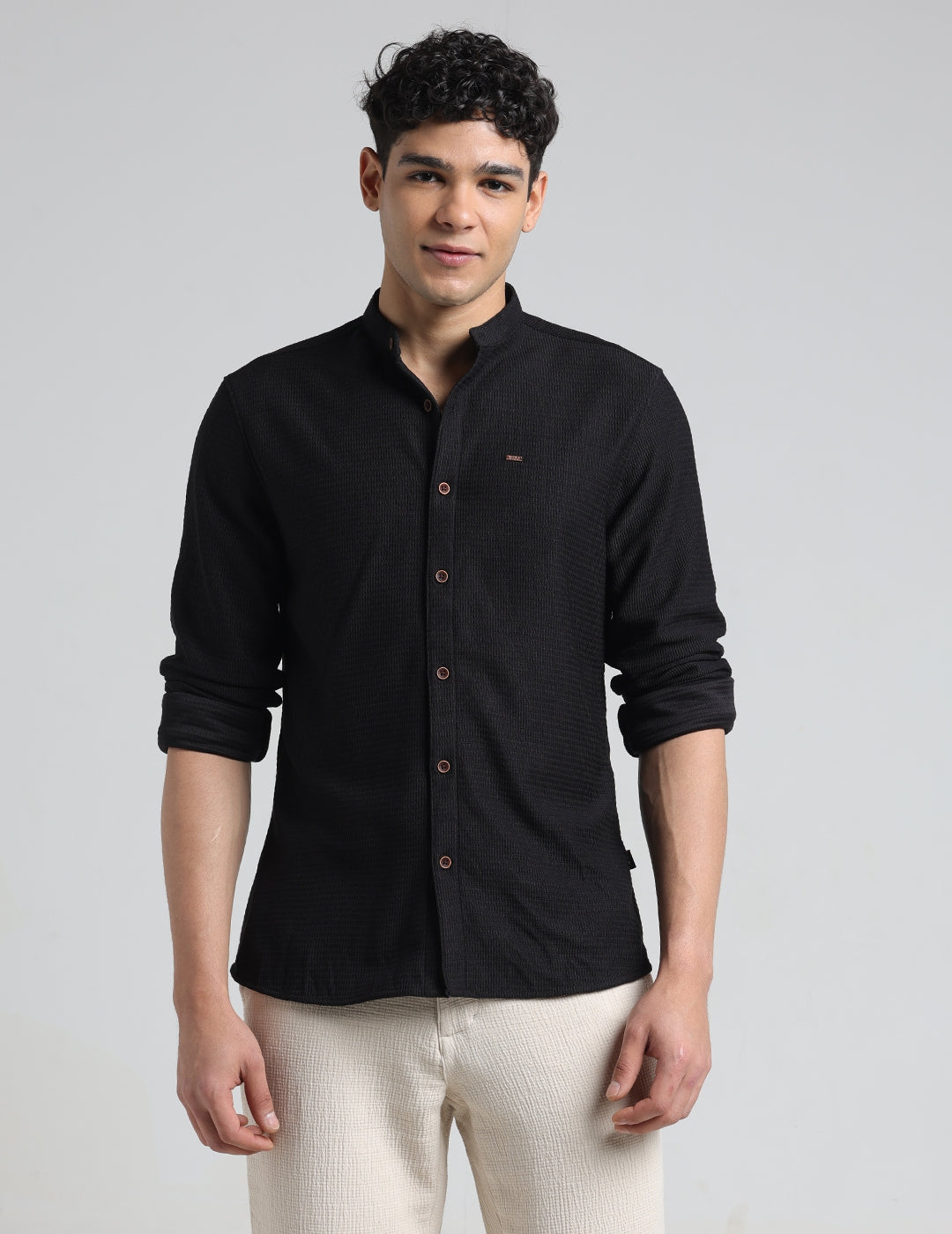 IDENTITI Men Slim Fit Mandarin Collar Solid Shirt In Black.