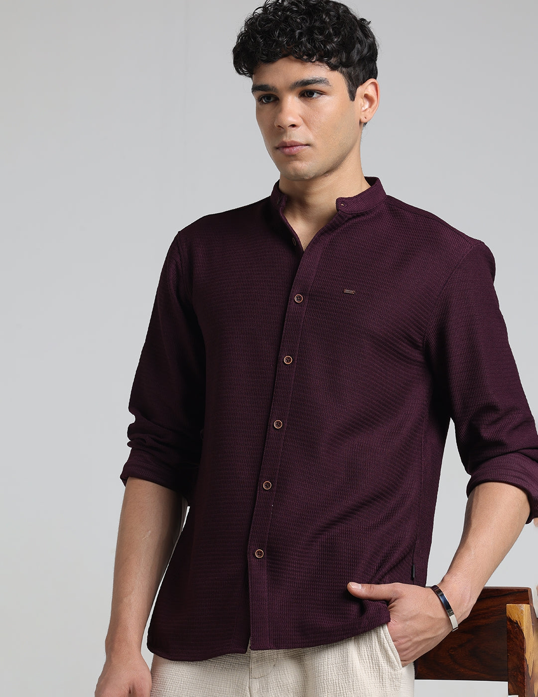 IDENTITI Men Slim Fit Mandarin Collar Solid Shirt In Wine.