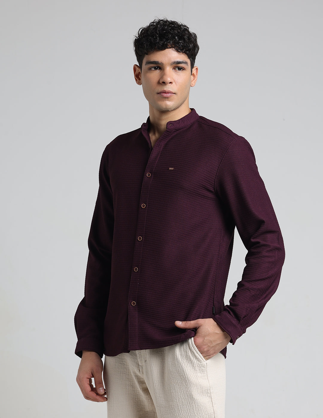 IDENTITI Men Slim Fit Mandarin Collar Solid Shirt In Wine.