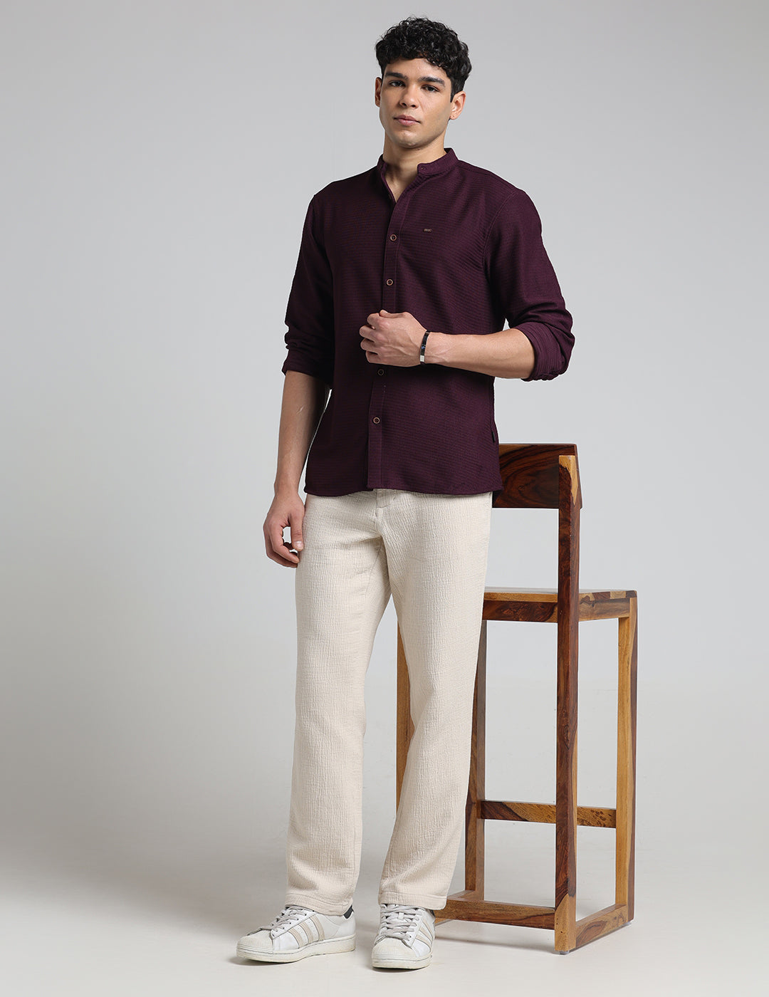 IDENTITI Men Slim Fit Mandarin Collar Solid Shirt In Wine.