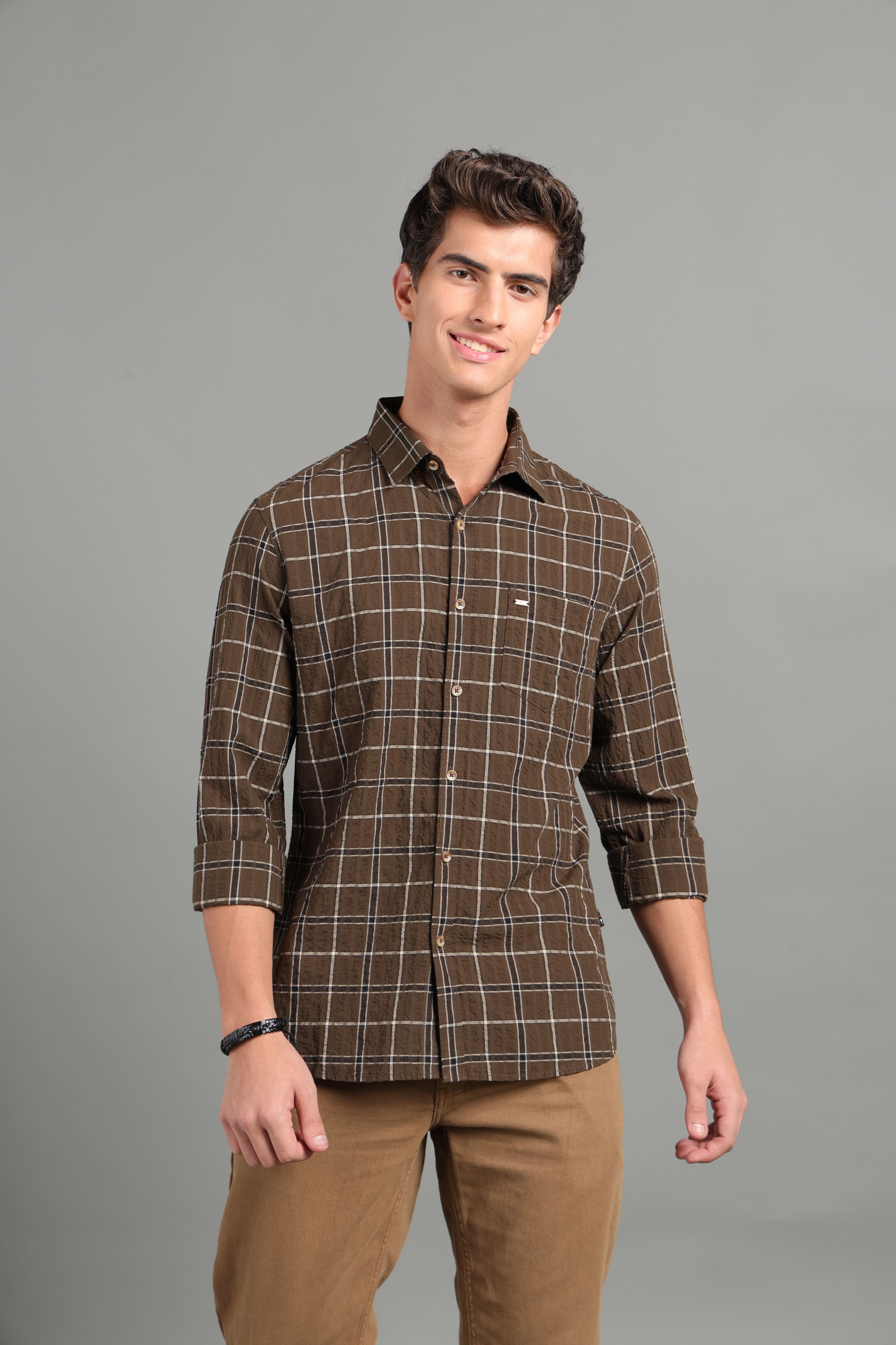 IDENTITI Men Slim Fit Regular Collar Checks Shirt In Brown.