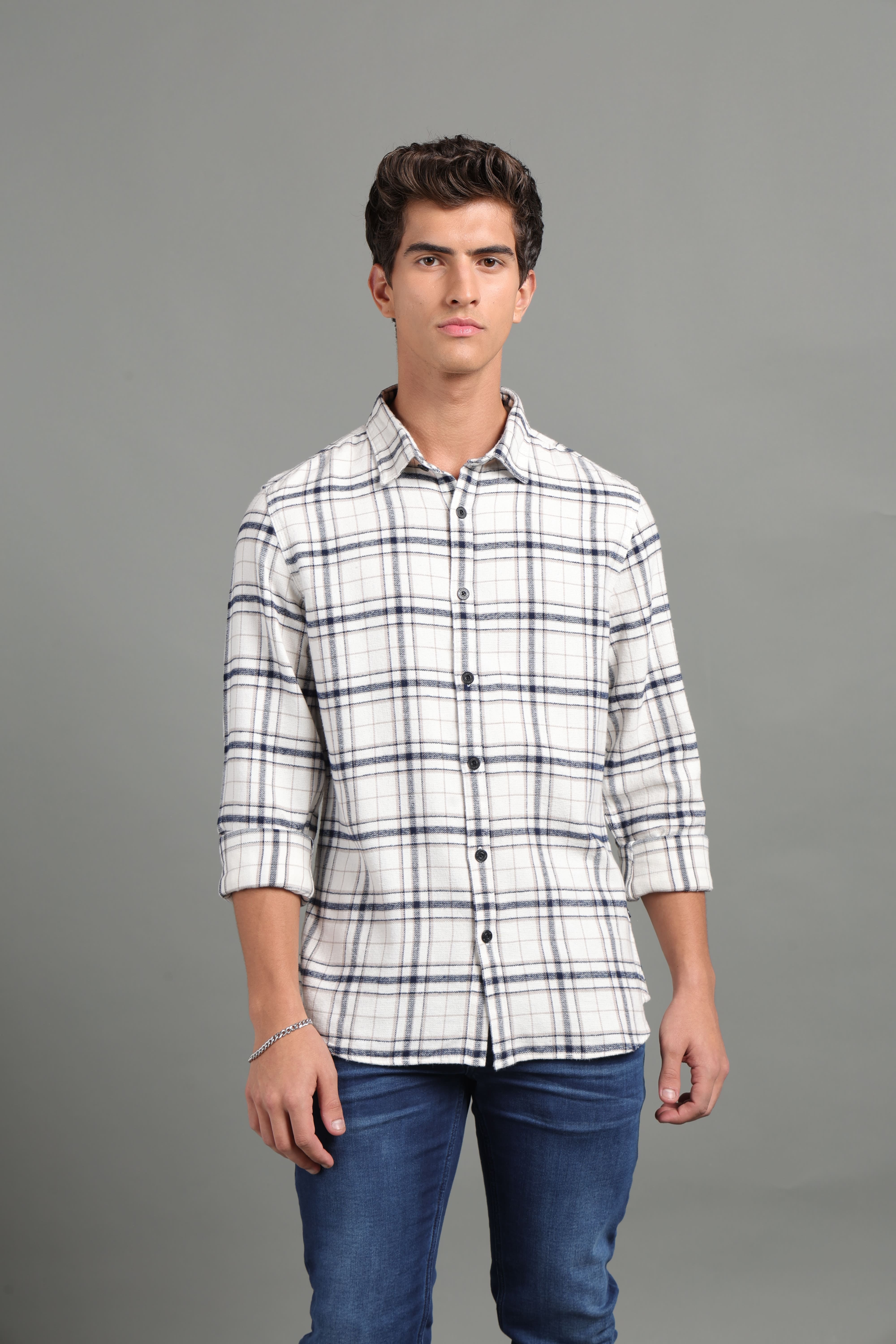 IDENTITI Men Slim Fit Regular Collar Checks Shirt In White.