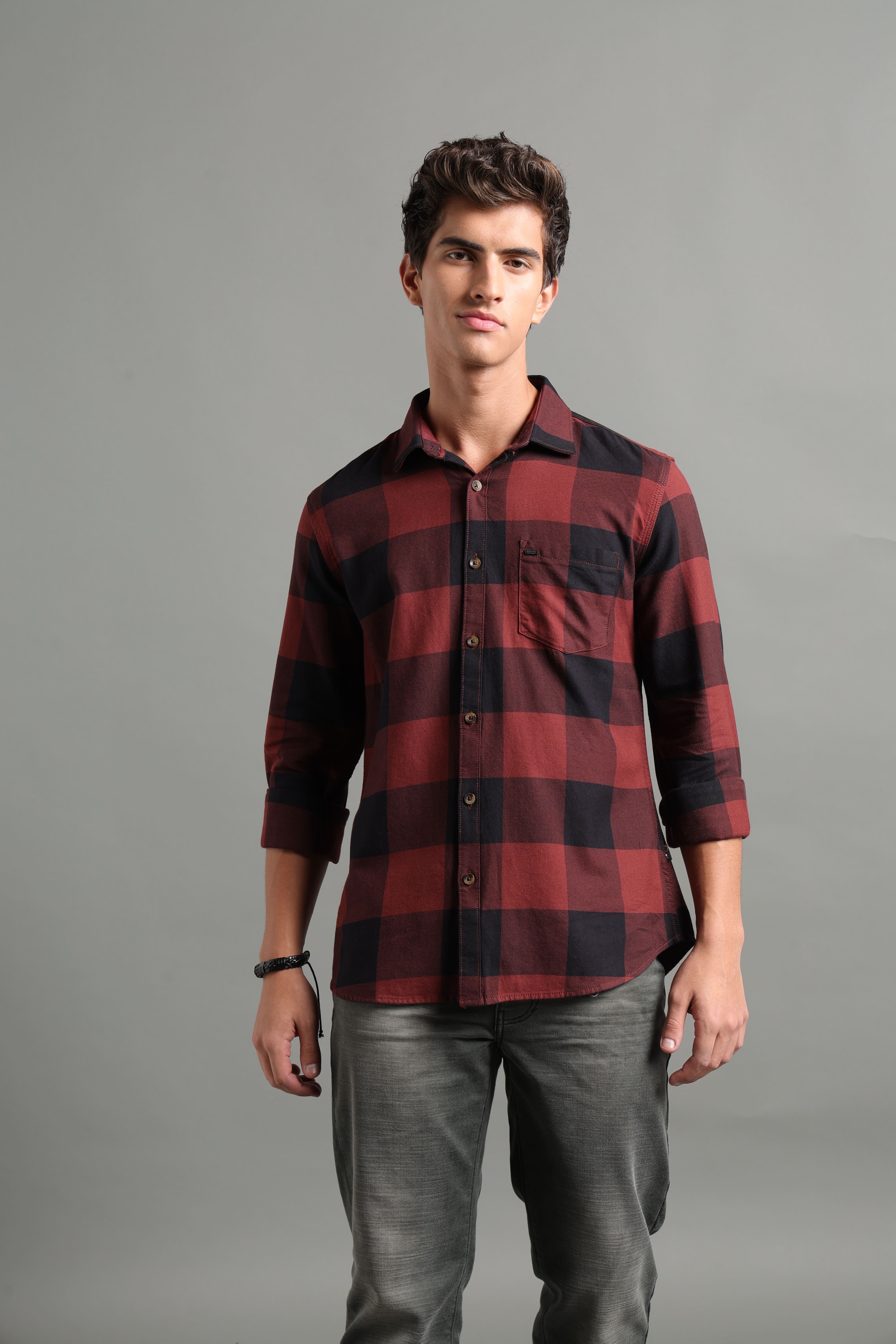 IDENTITI Men Slim Fit Regular Collar Checks Shirt In Maroon.