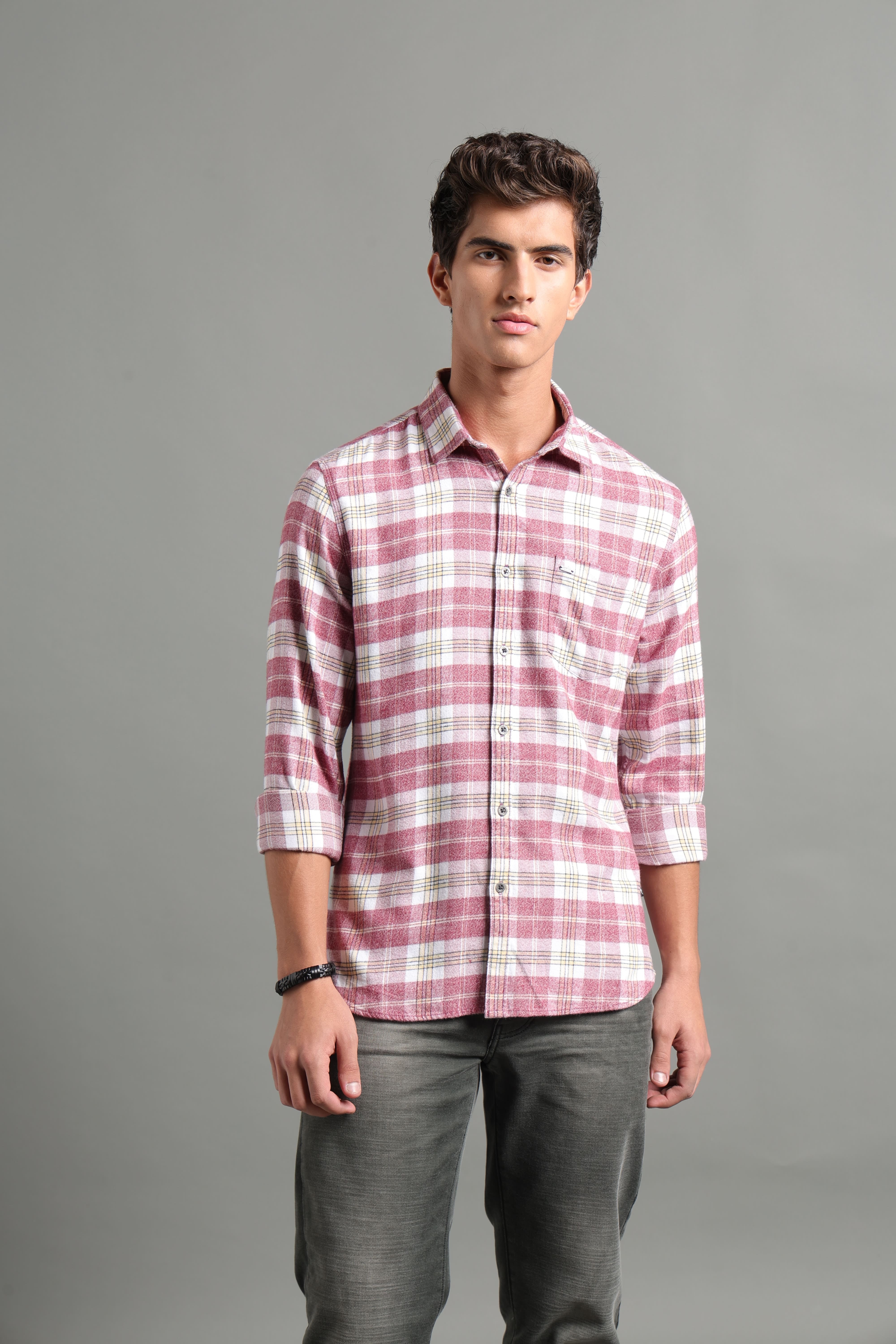 IDENTITI Men Slim Fit Regular Collar Checks Shirt In Maroon Melange.