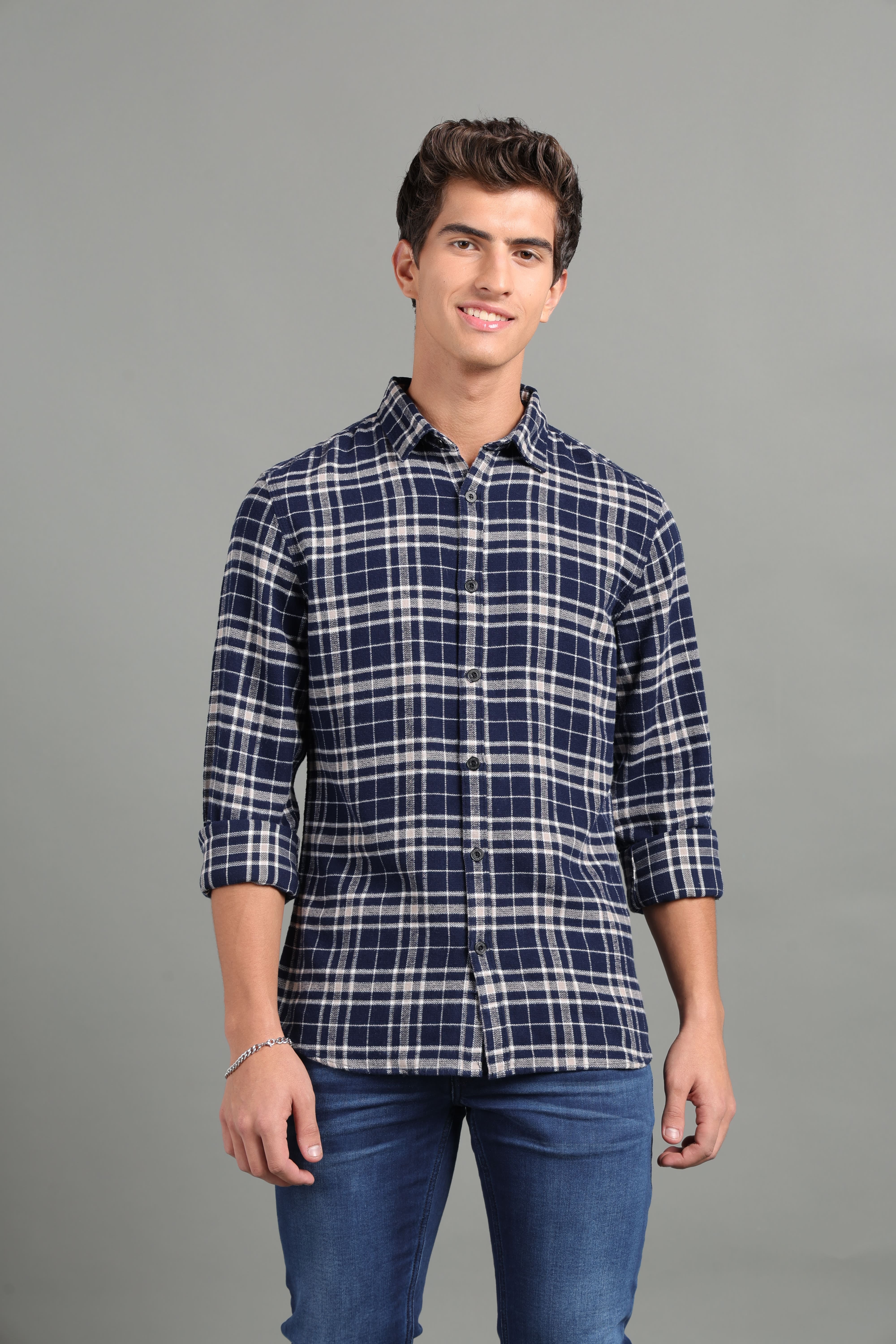 IDENTITI Men Slim Fit Regular Collar Checks Shirt In Navy.