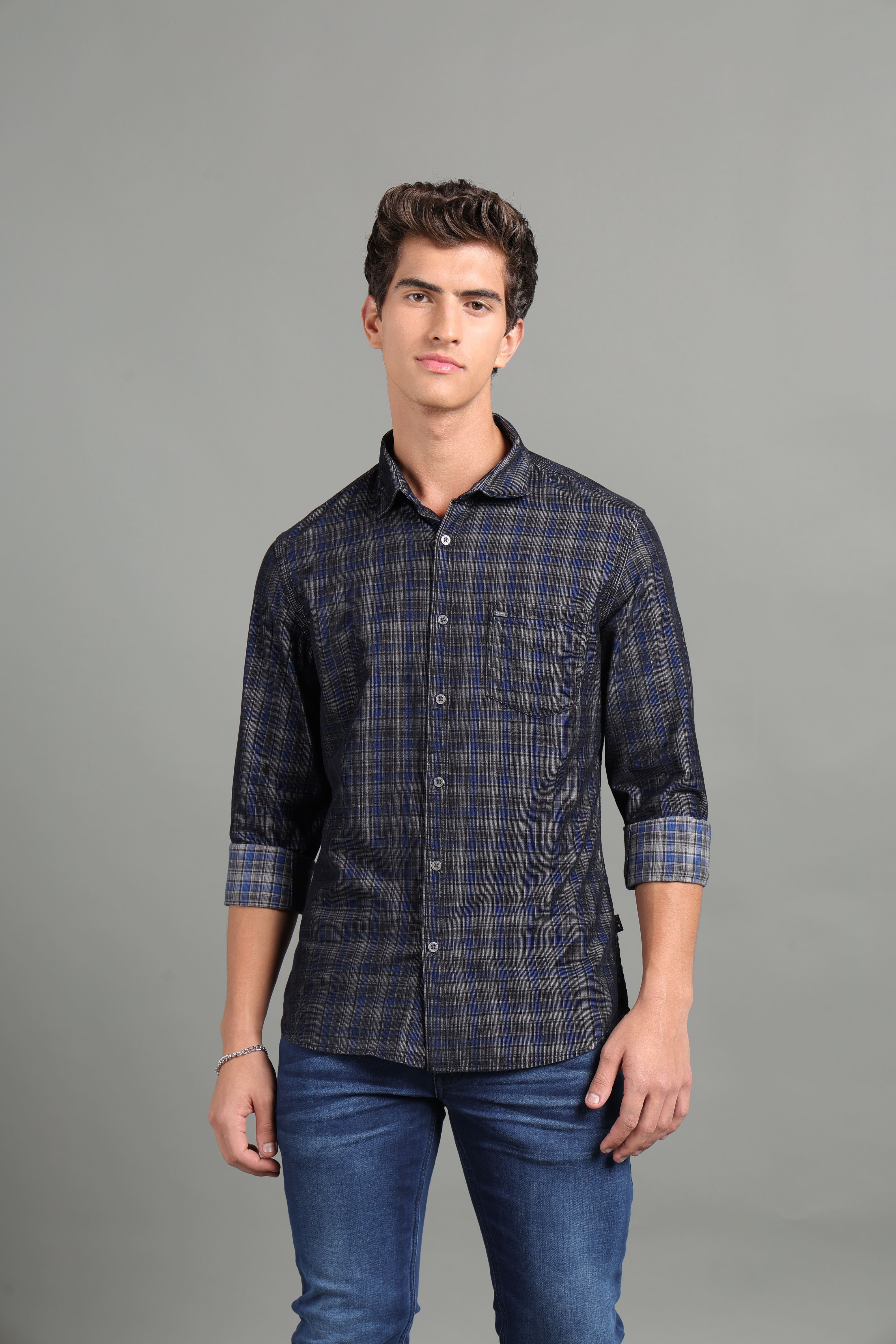 IDENTITI Men Slim Fit Regular Collar Checks Shirt In Black.