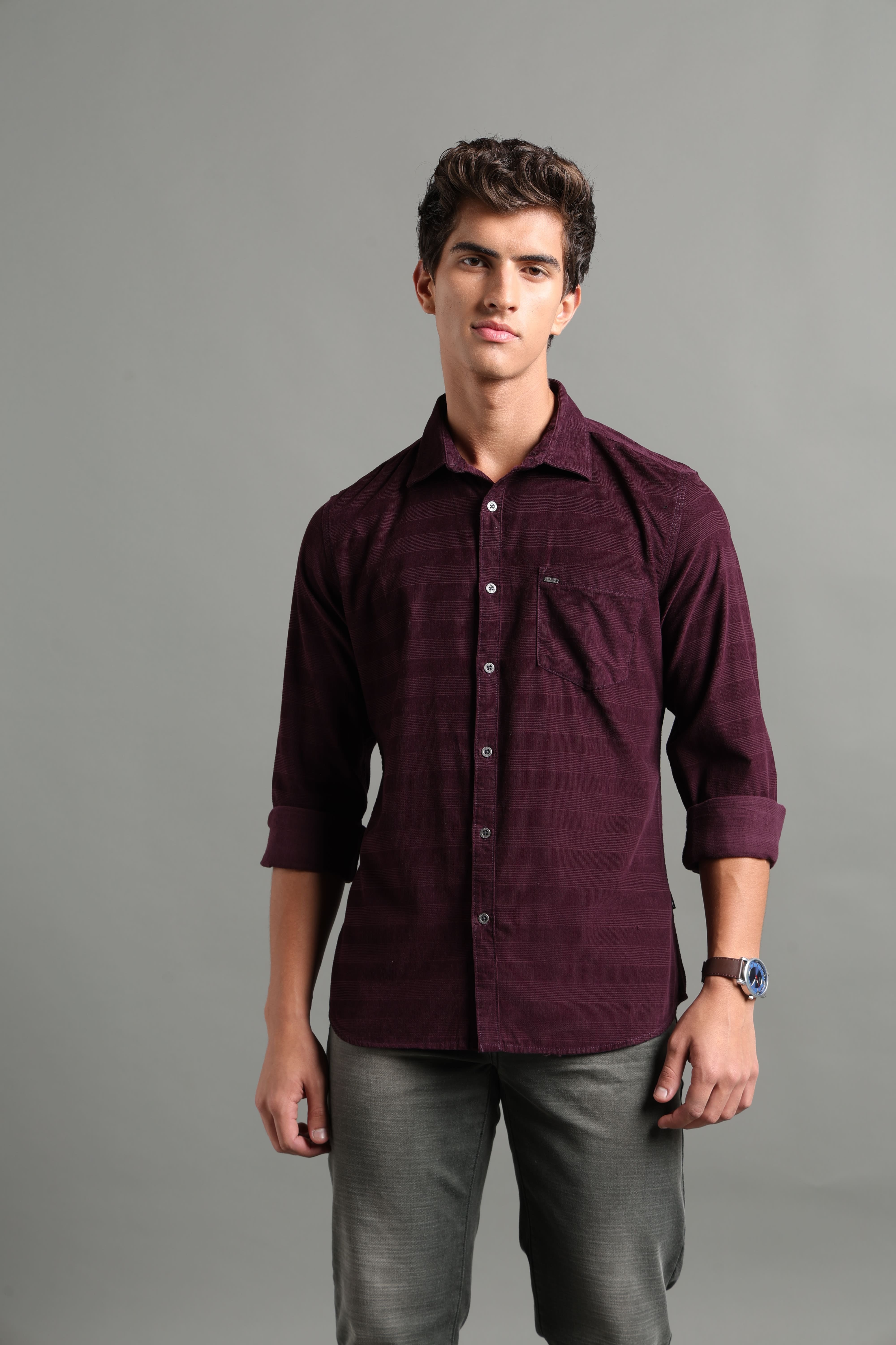 IDENTITI Men Slim Fit Regular Collar Solid Shirt In Wine.