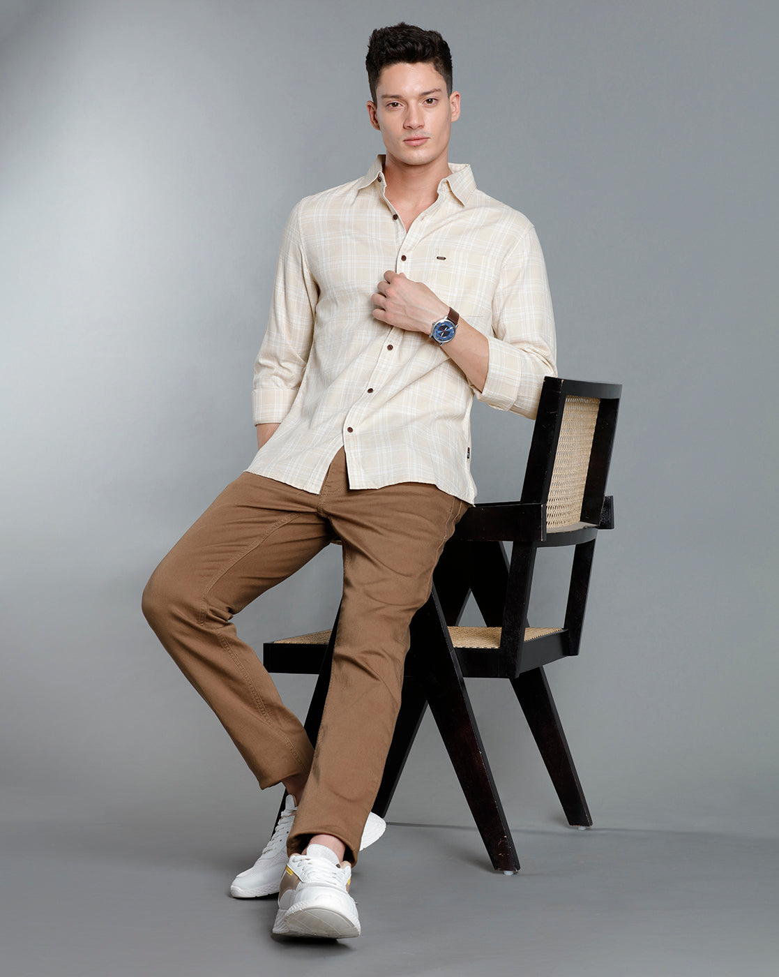 IDENTITI Men Slim Fit Regular Collar Checks Shirt In Beige