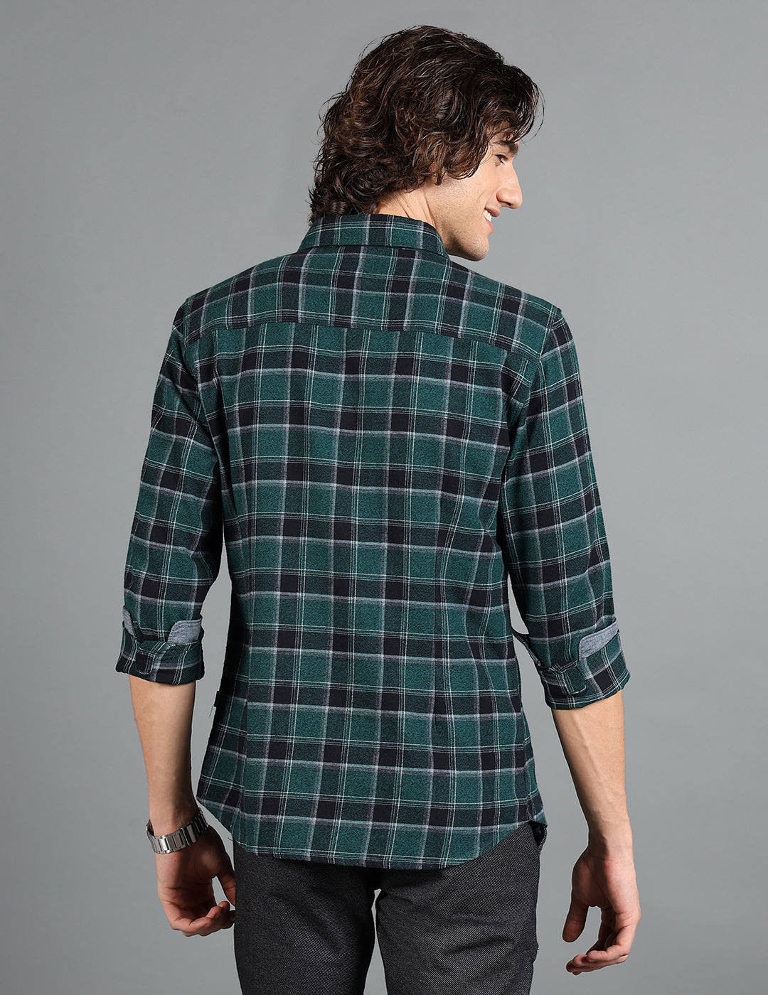 IDENTITI Men Slim Fit Regular Collar Checks Shirt In Green.