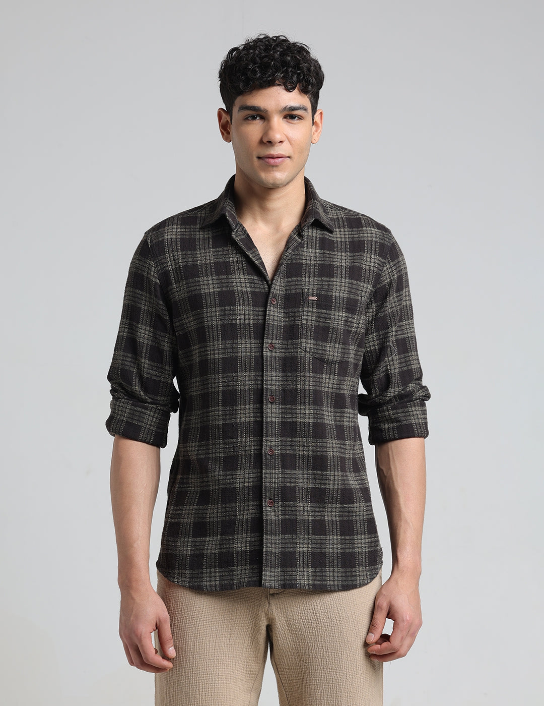 IDENTITI Men Slim Fit Regular Collar Checks Shirt In Brown.