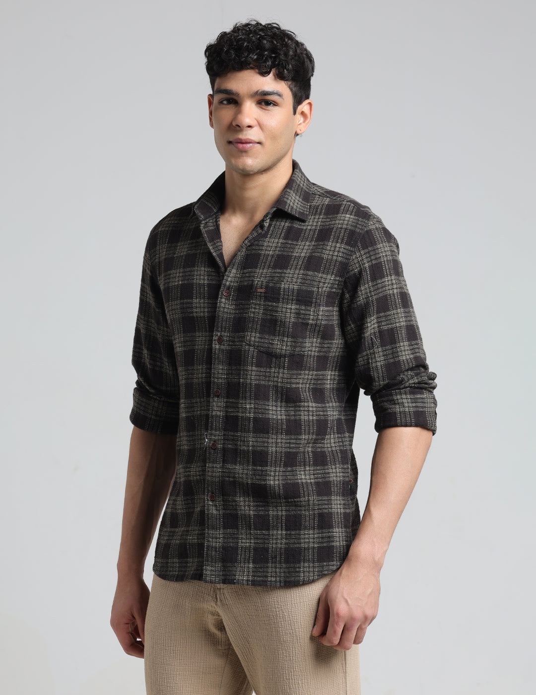 IDENTITI Men Slim Fit Regular Collar Checks Shirt In Brown.