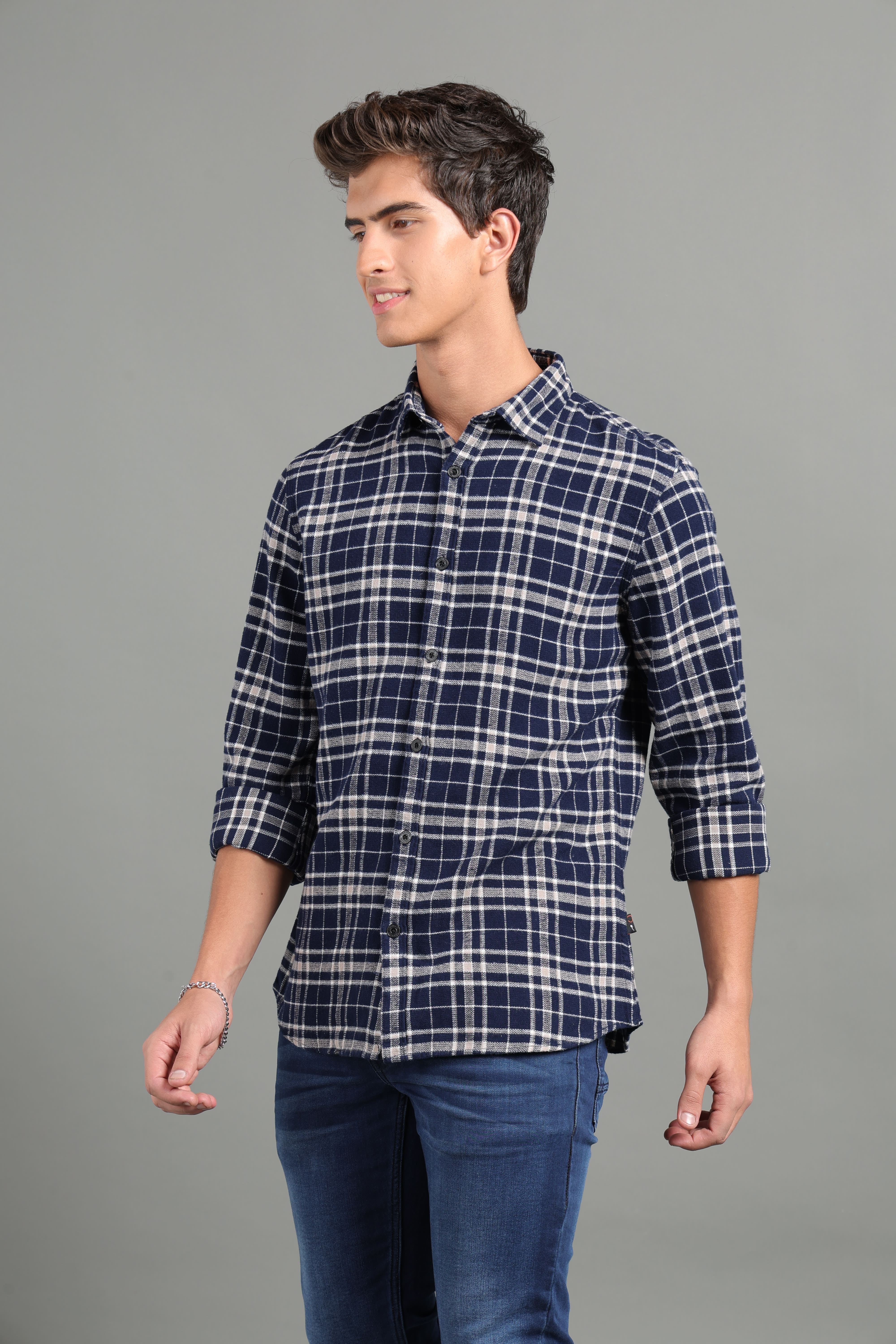 IDENTITI Men Slim Fit Regular Collar Checks Shirt In Navy.
