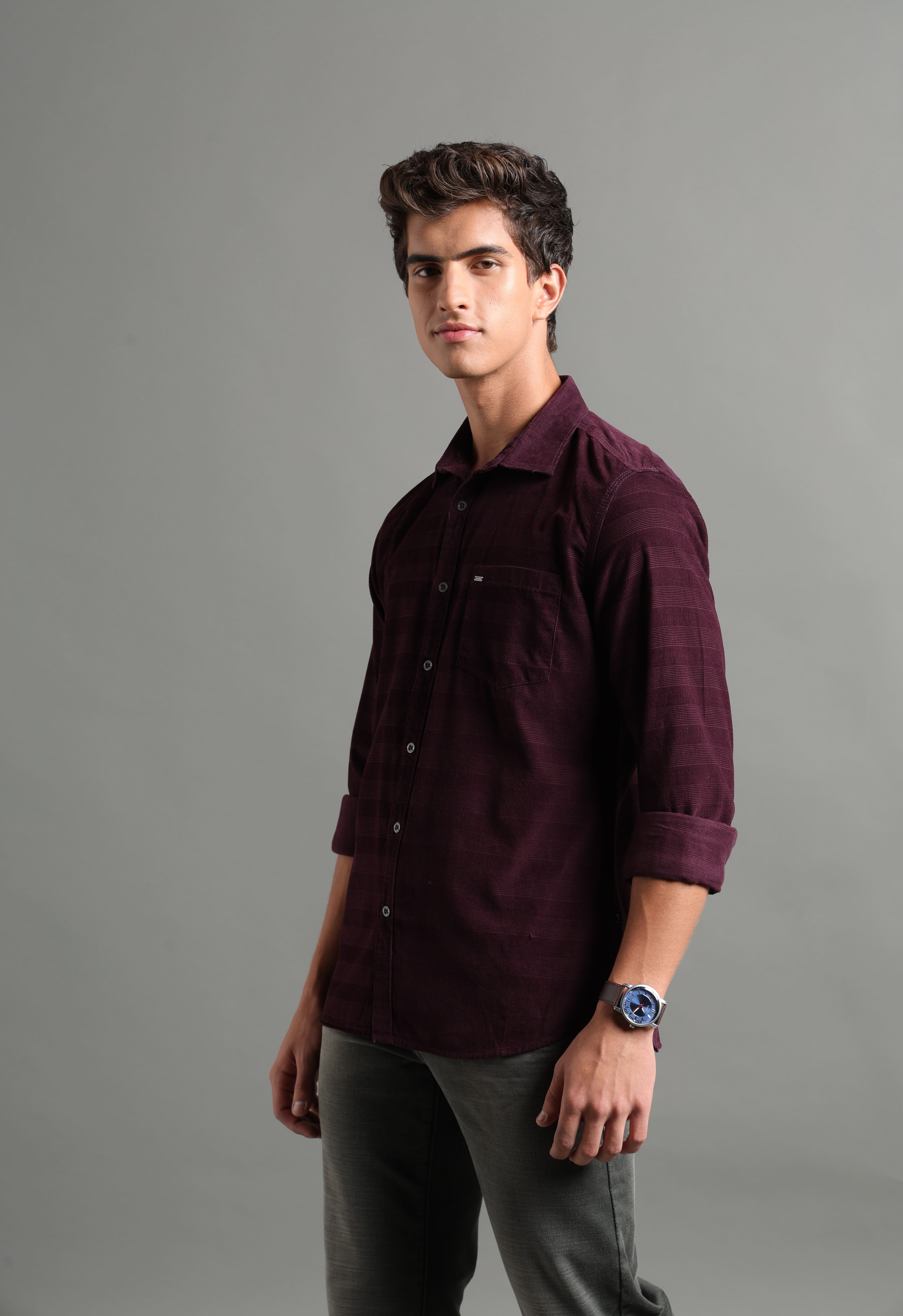 IDENTITI Men Slim Fit Regular Collar Solid Shirt In Wine.