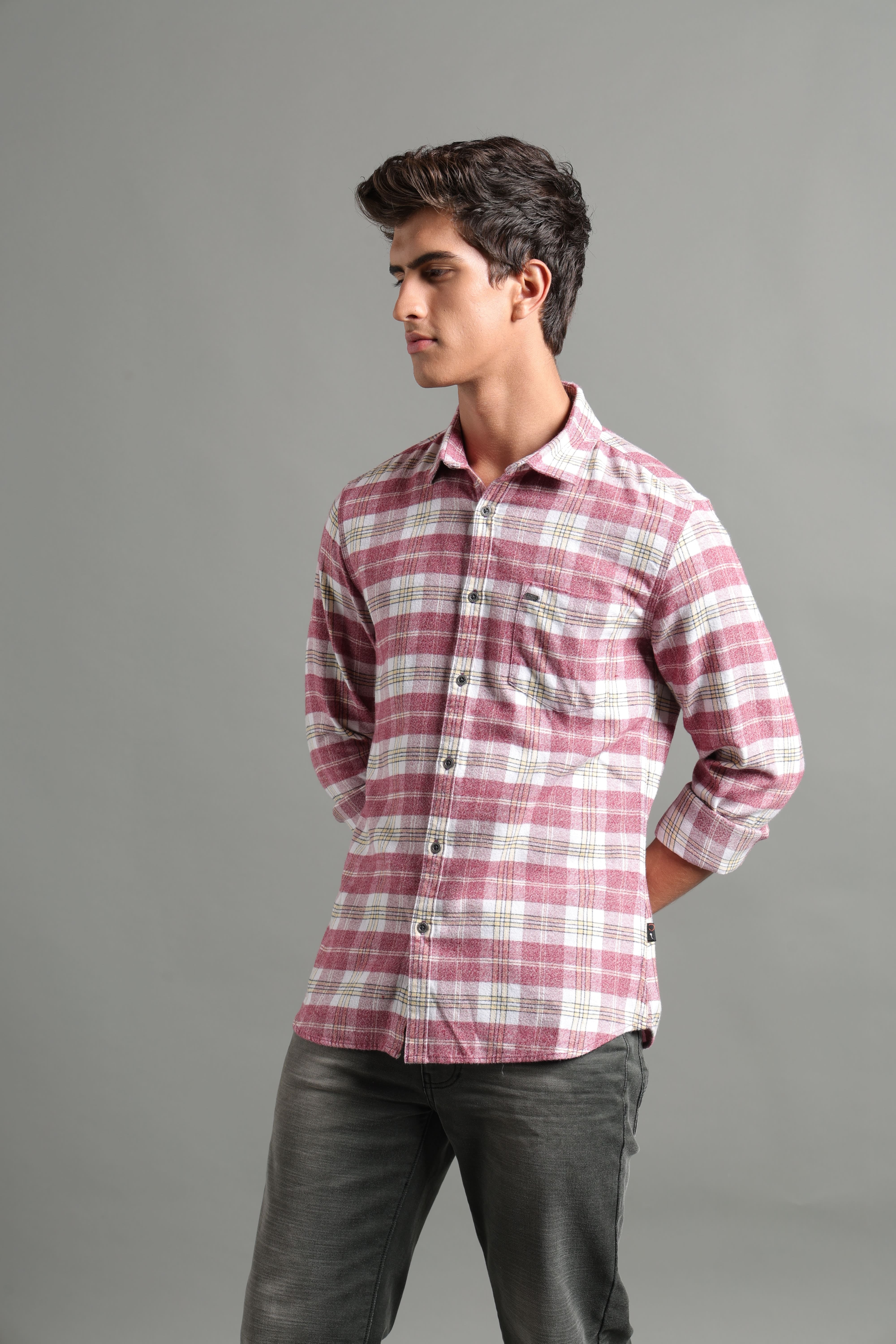 IDENTITI Men Slim Fit Regular Collar Checks Shirt In Maroon Melange.