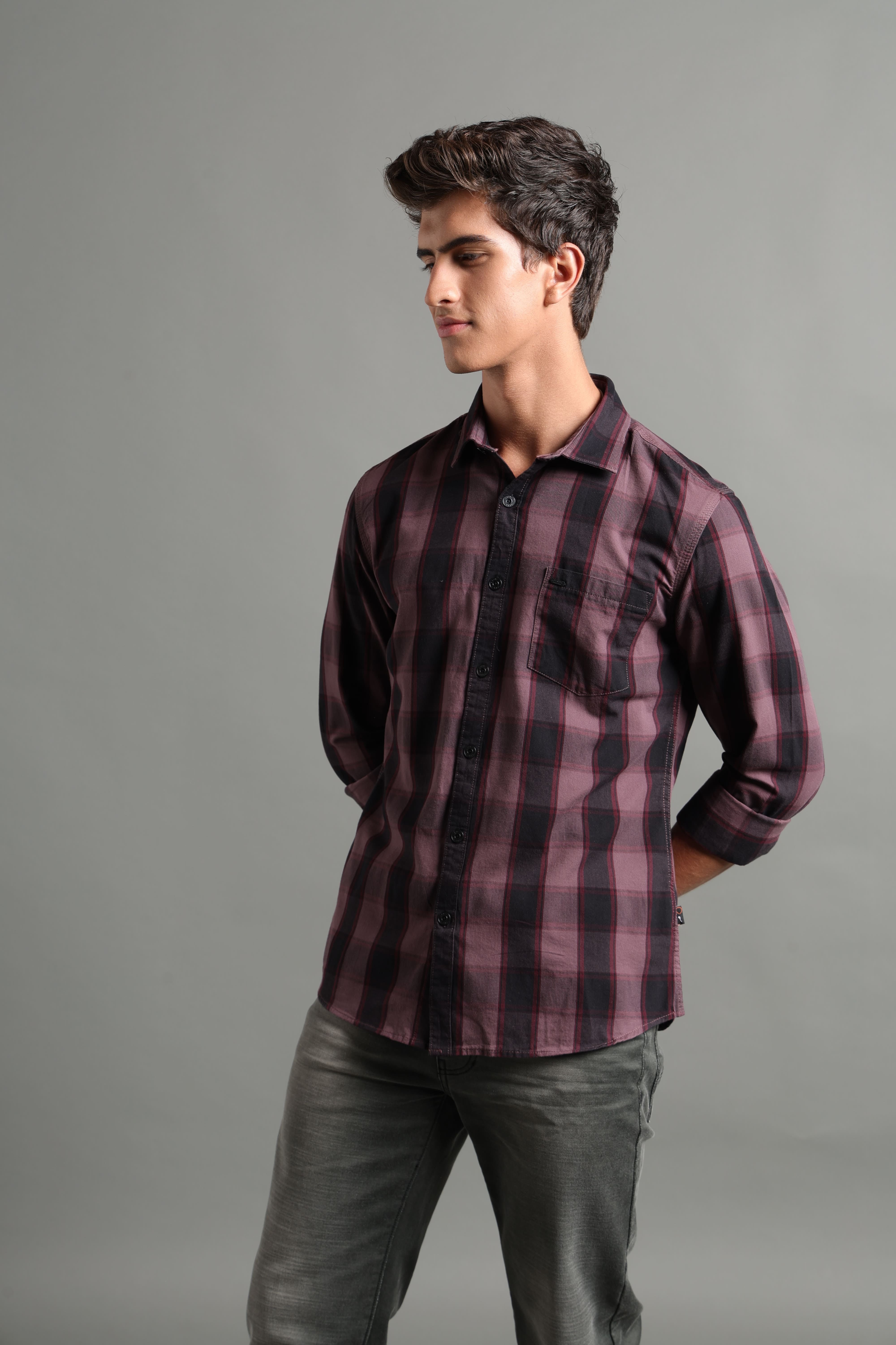 IDENTITI Men Slim Fit Regular Collar Checks Shirt In Wine.