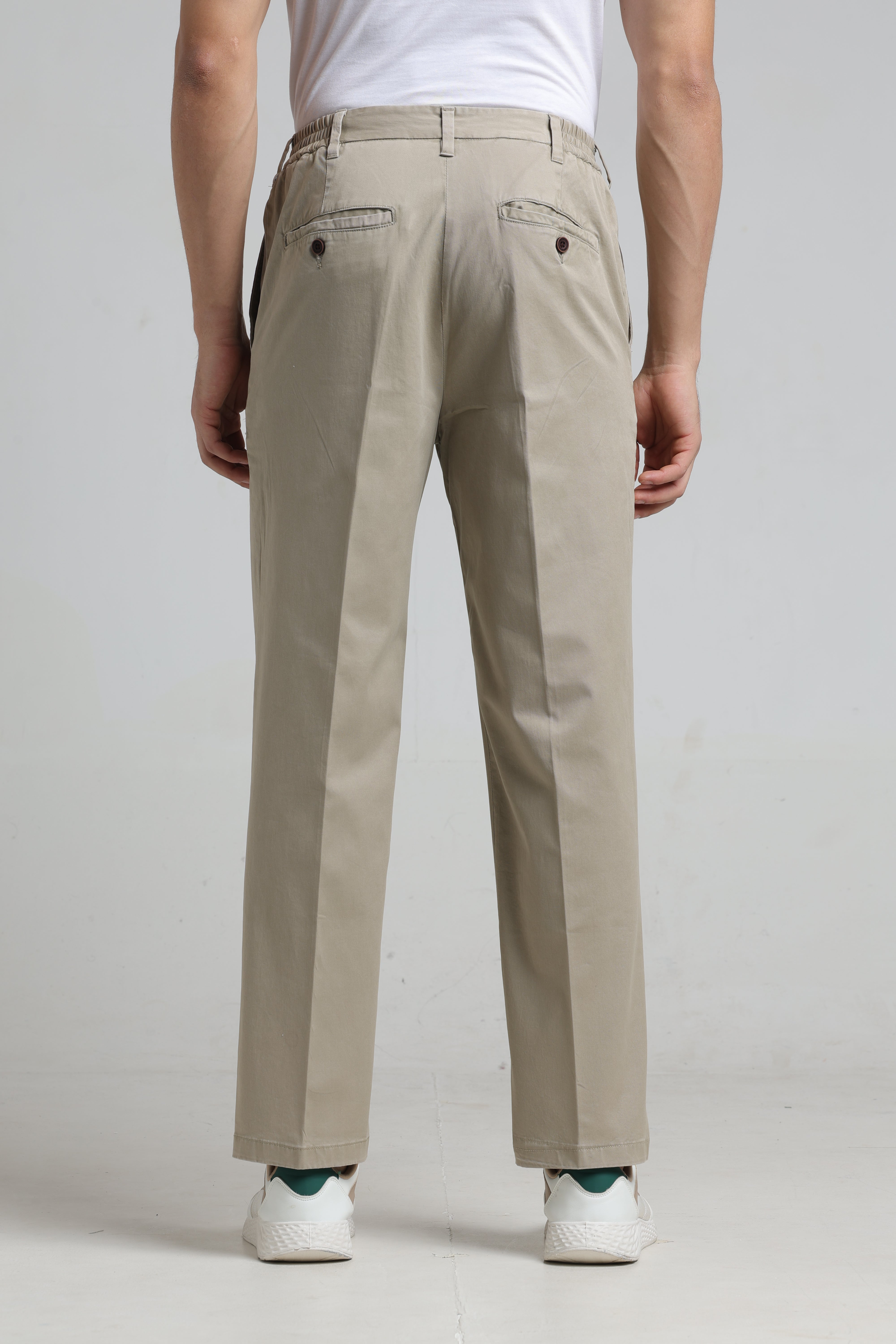 Men Fashion Korean Loose Fit Pleated Trousers In Solid - Sand