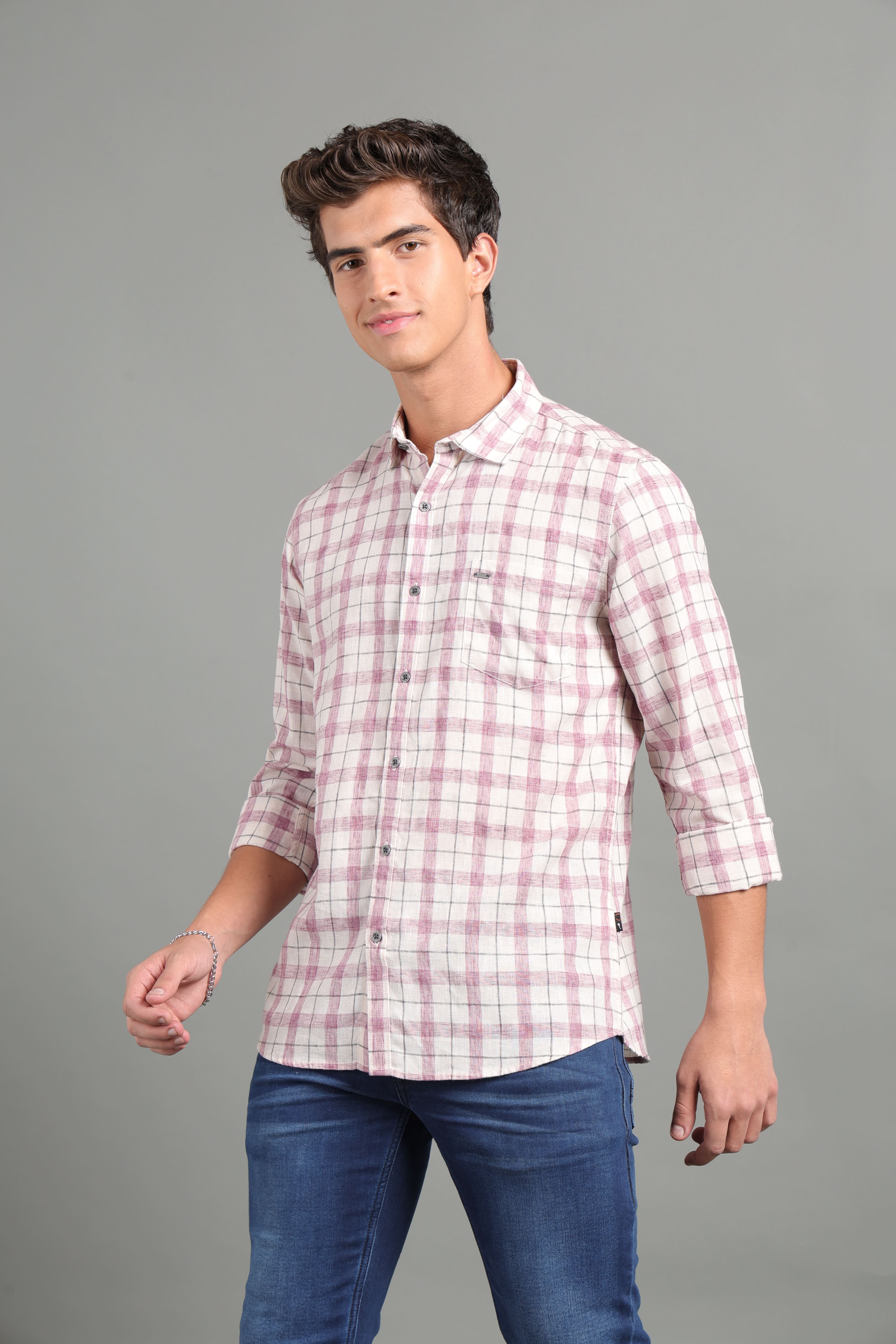 IDENTITI Men Slim Fit Regular Collar Checks Shirt In Purple.