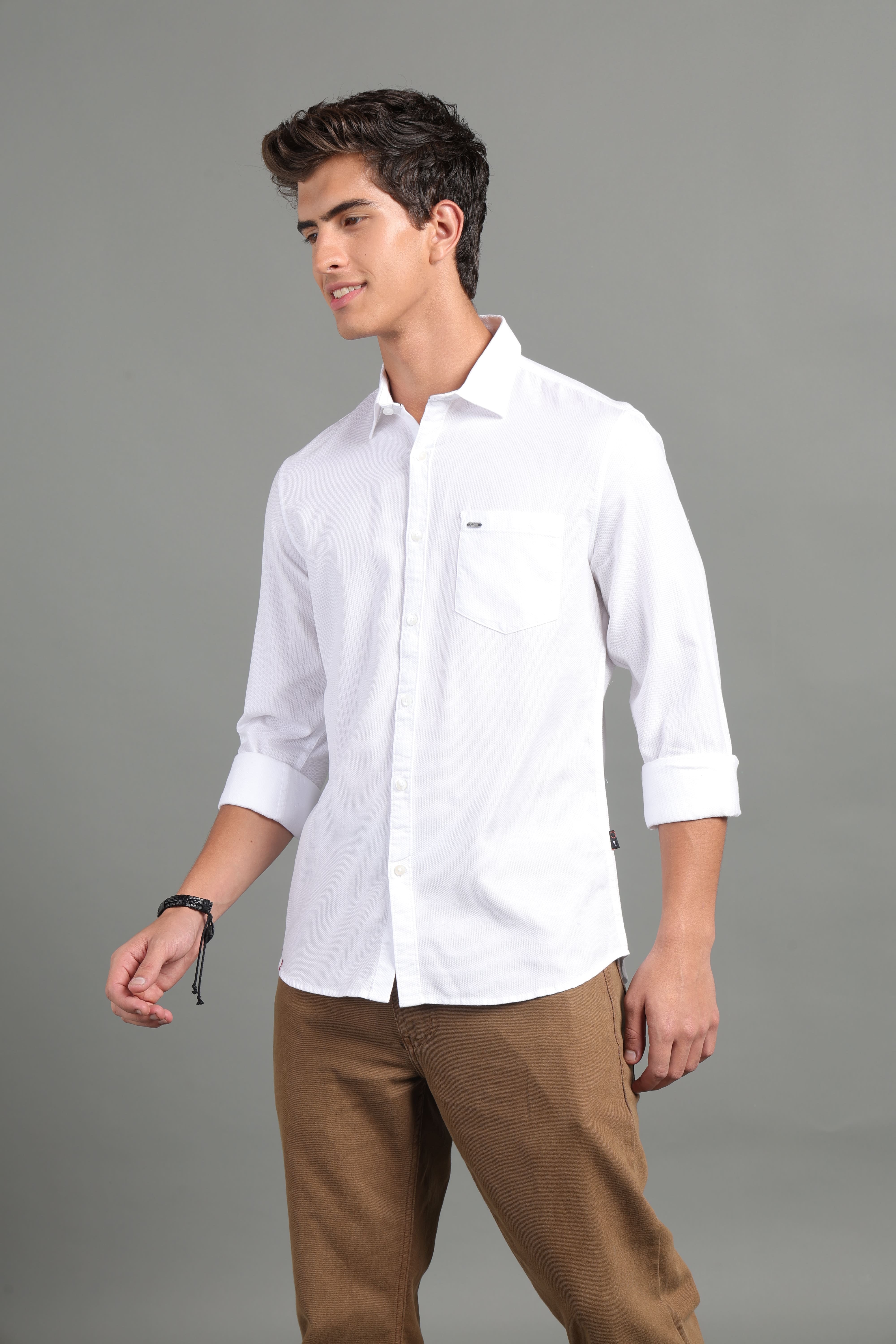 IDENTITI Men Slim Fit Regular Collar Solid Shirt In White.