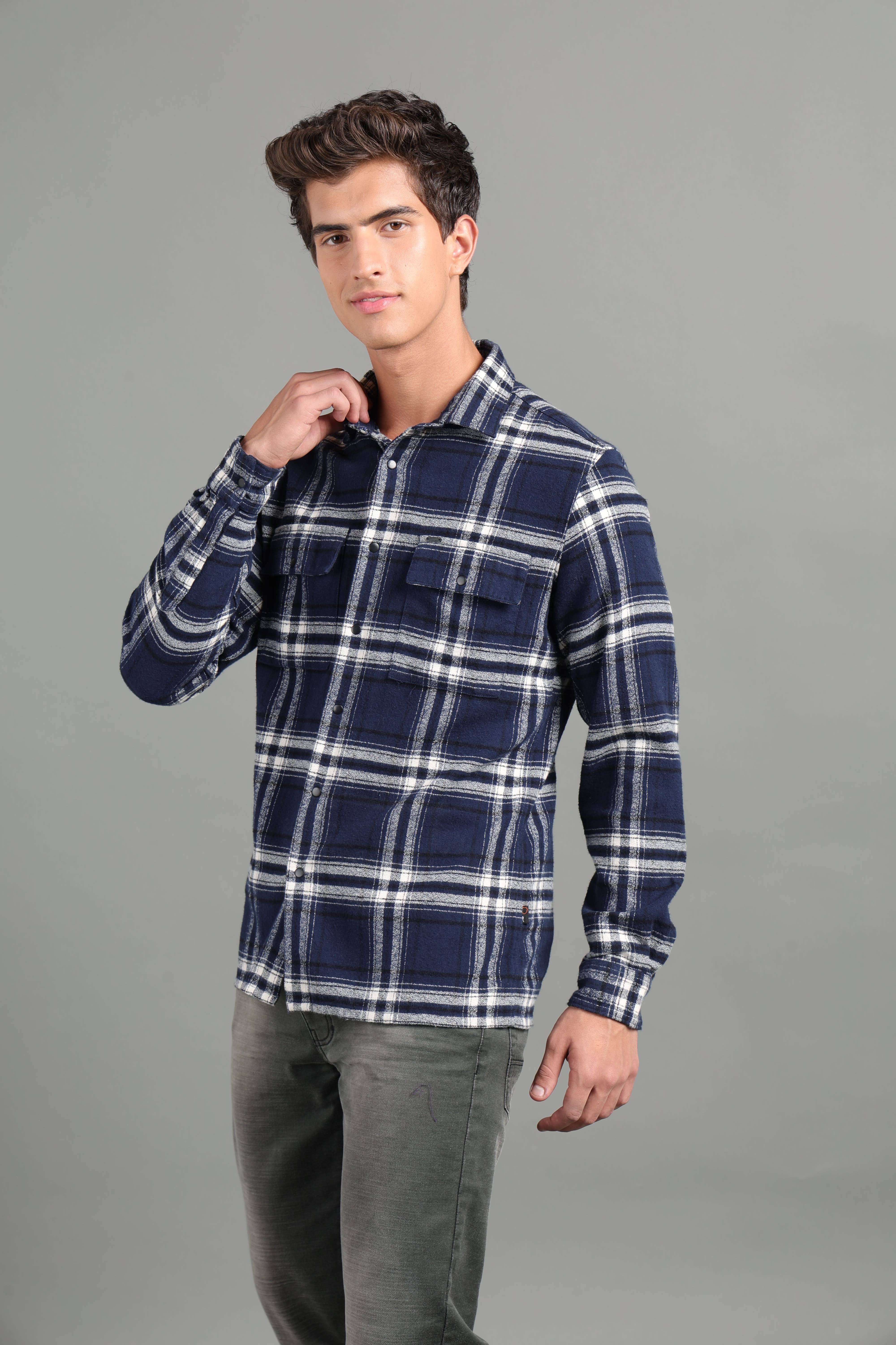 IDENTITI Men Slim Fit Regular Collar Checks Shacket In Navy.