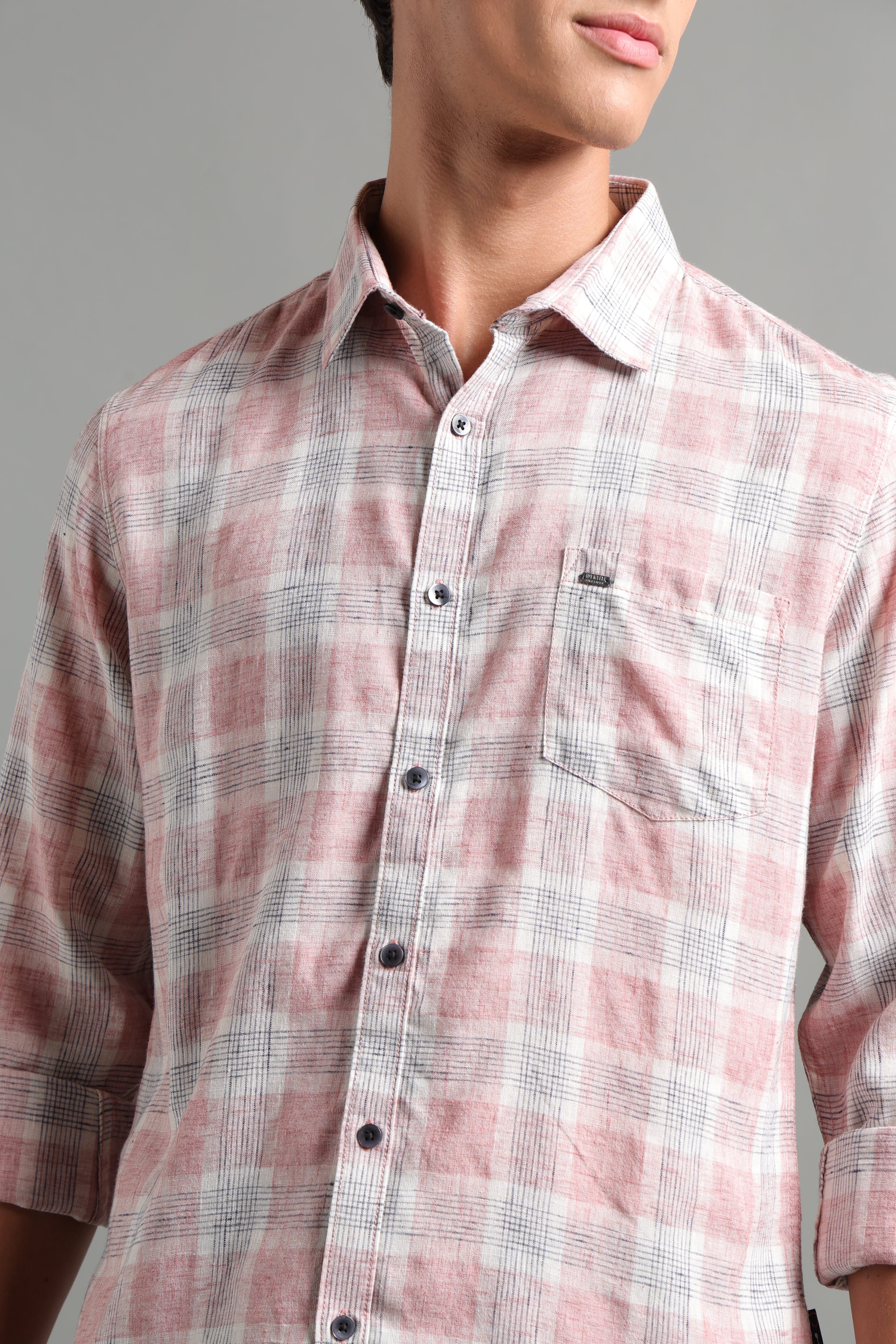 IDENTITI Men Slim Fit Regular Collar Checks Shirt In Pink.