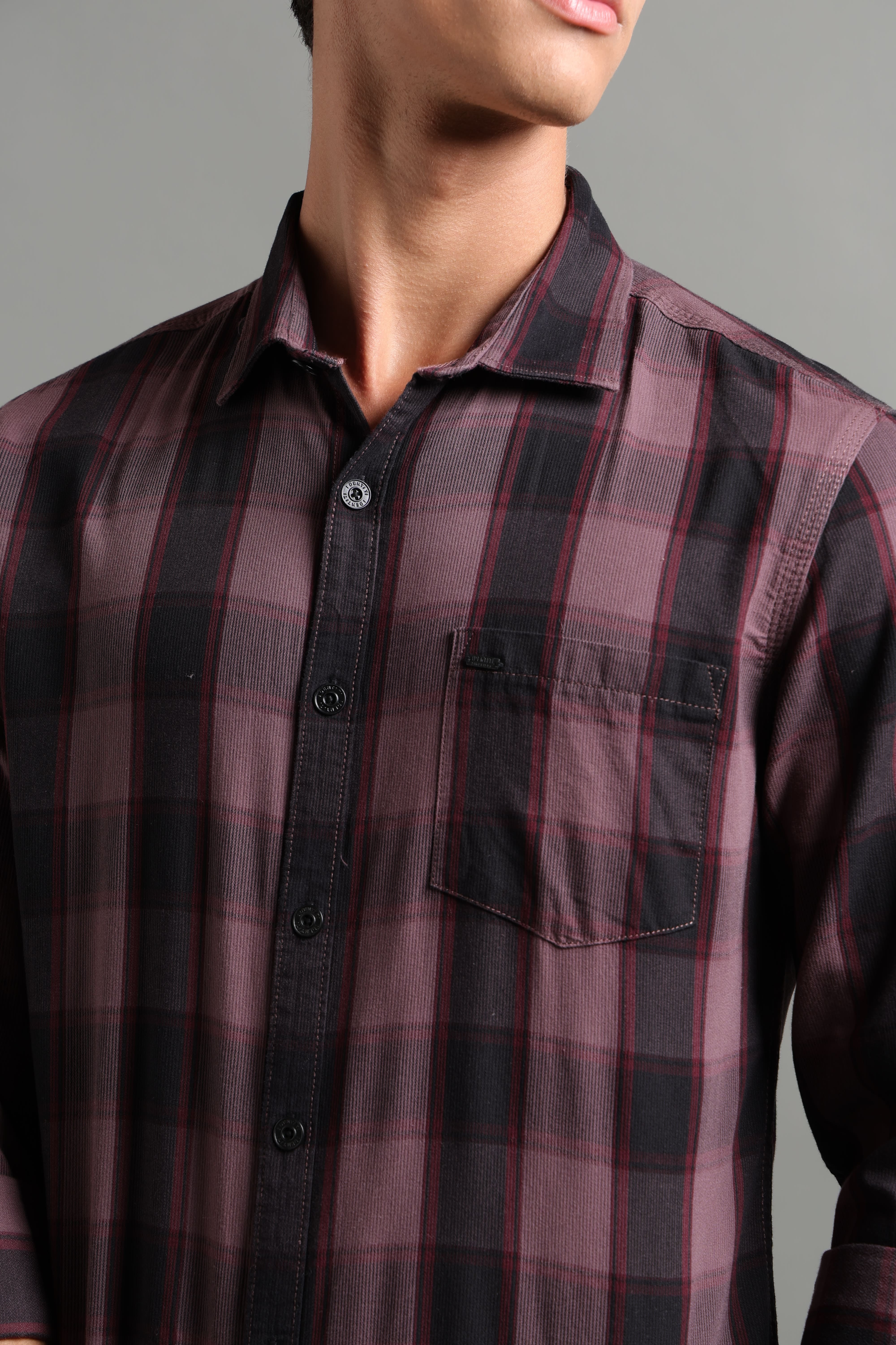 IDENTITI Men Slim Fit Regular Collar Checks Shirt In Wine.