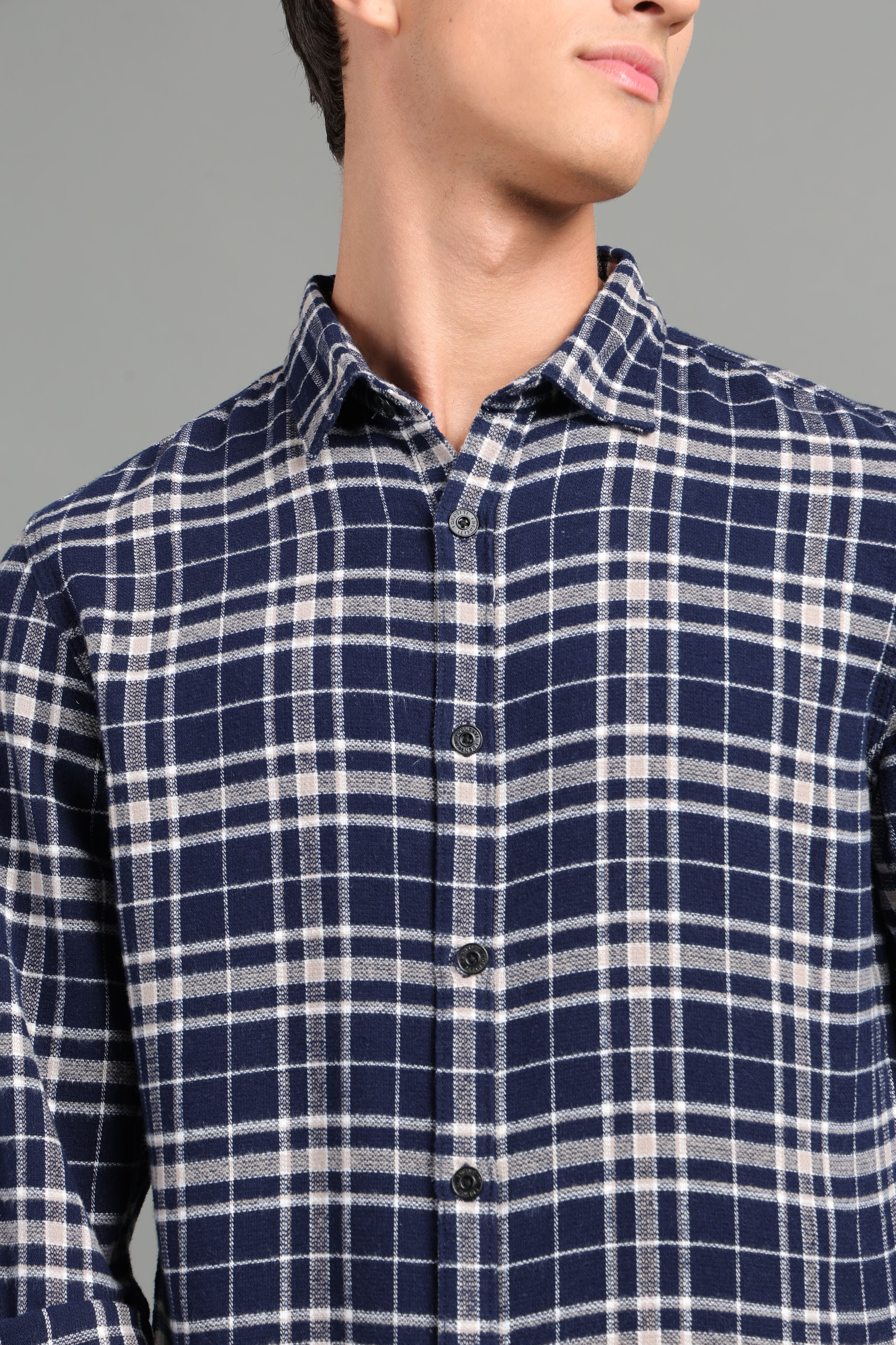 IDENTITI Men Slim Fit Regular Collar Checks Shirt In Navy.