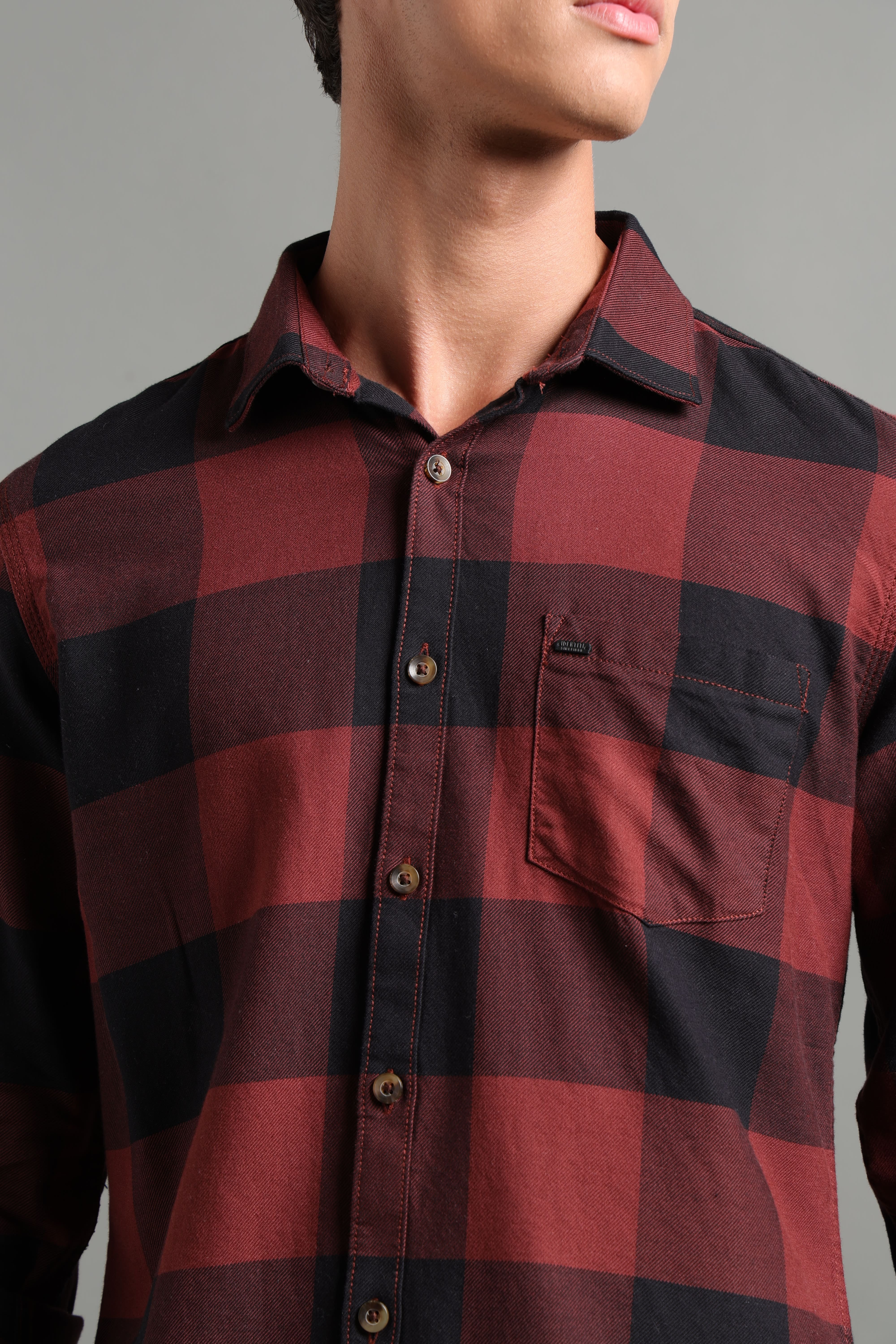 IDENTITI Men Slim Fit Regular Collar Checks Shirt In Maroon.