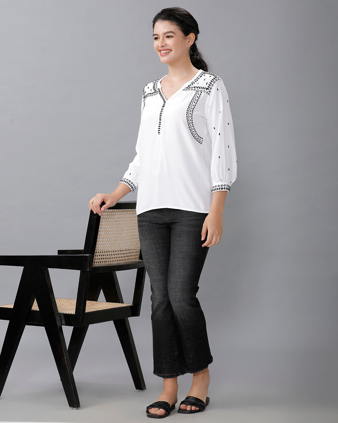 Identiti Women Solid Indo Western Embroidered Tunic - White.