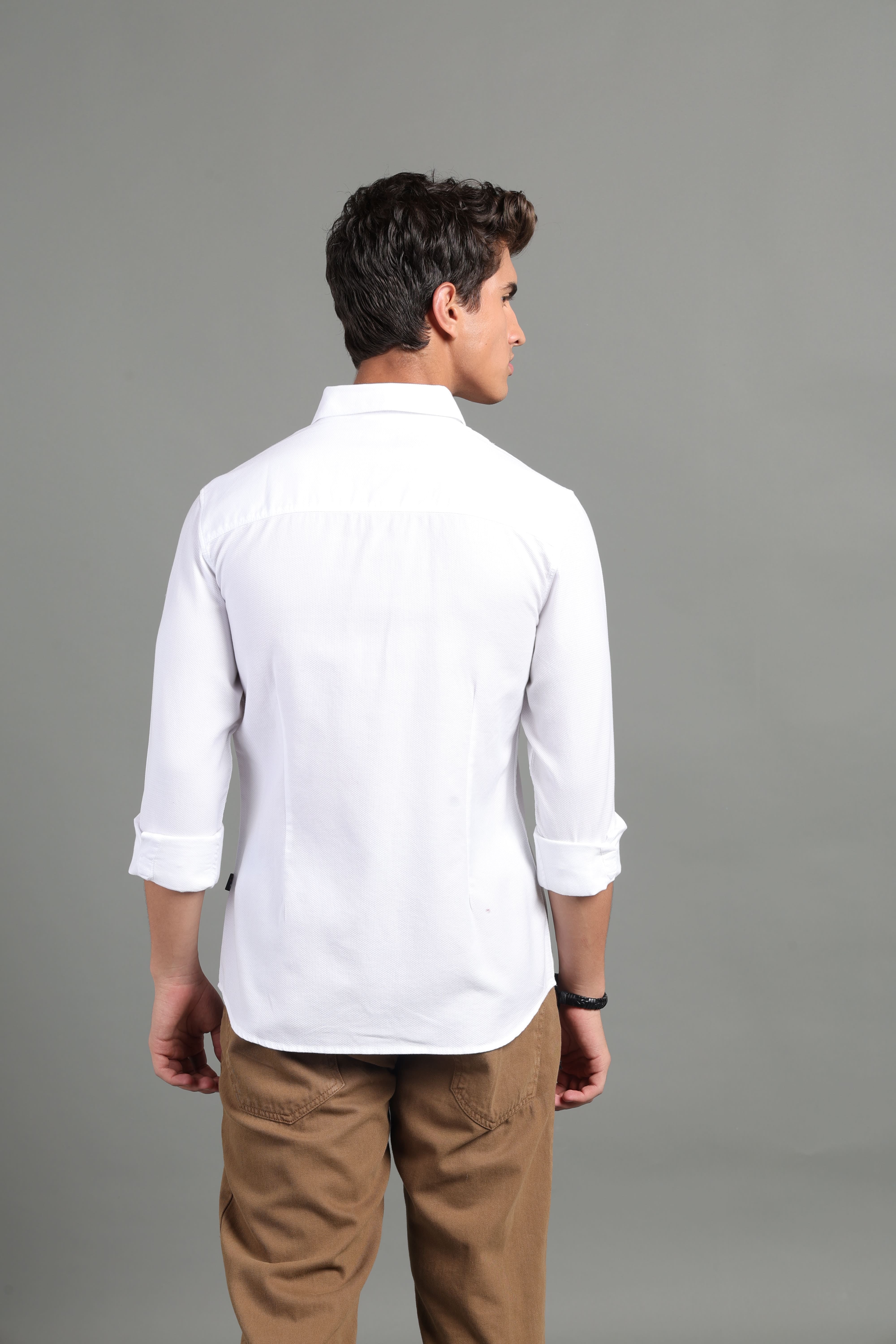 IDENTITI Men Slim Fit Regular Collar Solid Shirt In White.