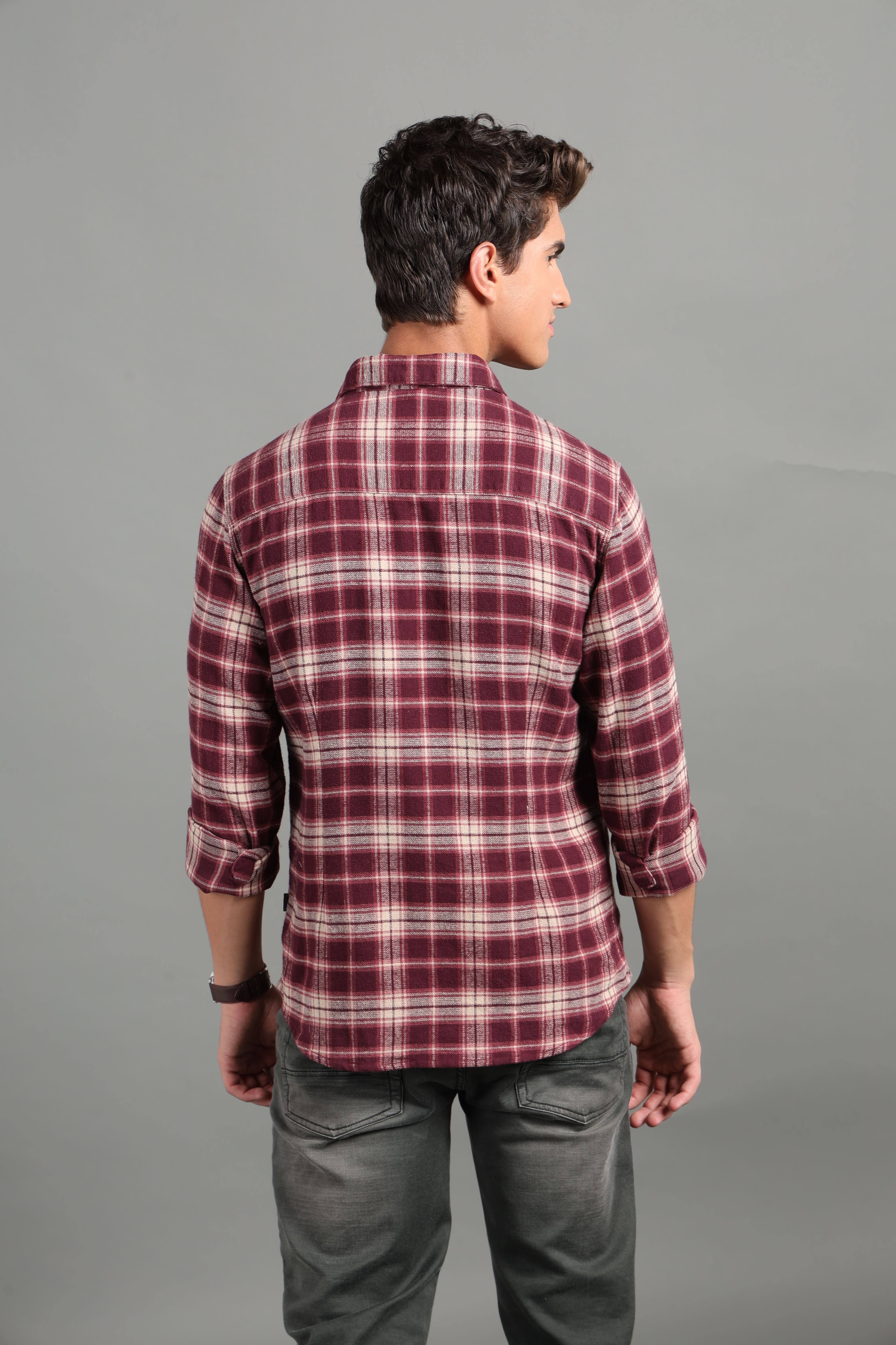 IDENTITI Men Slim Fit Regular Collar Checks Shirt In Wine.