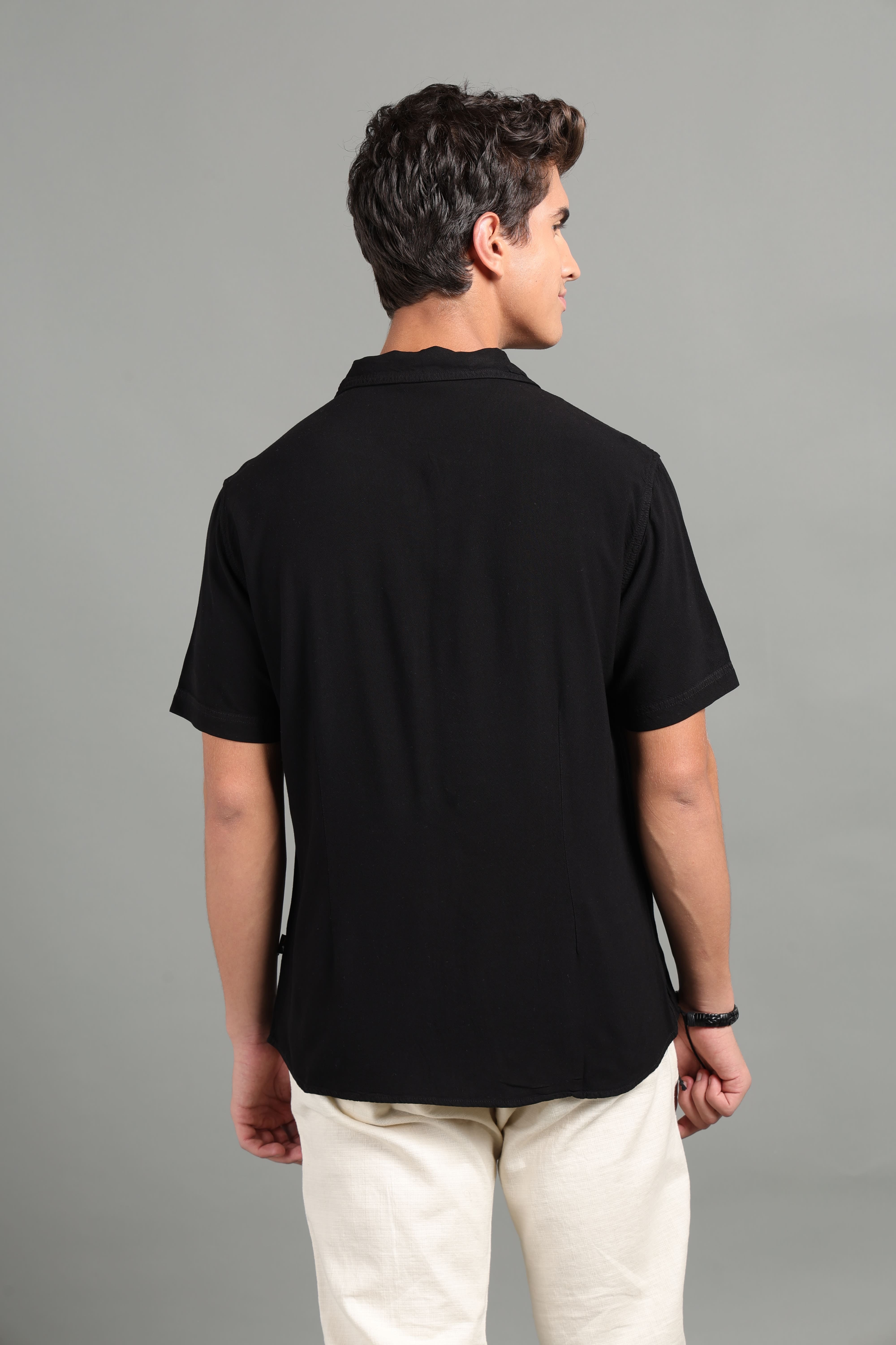 IDENTITI Men Slim Fit Lapel Collar Solid Shirt In Black.