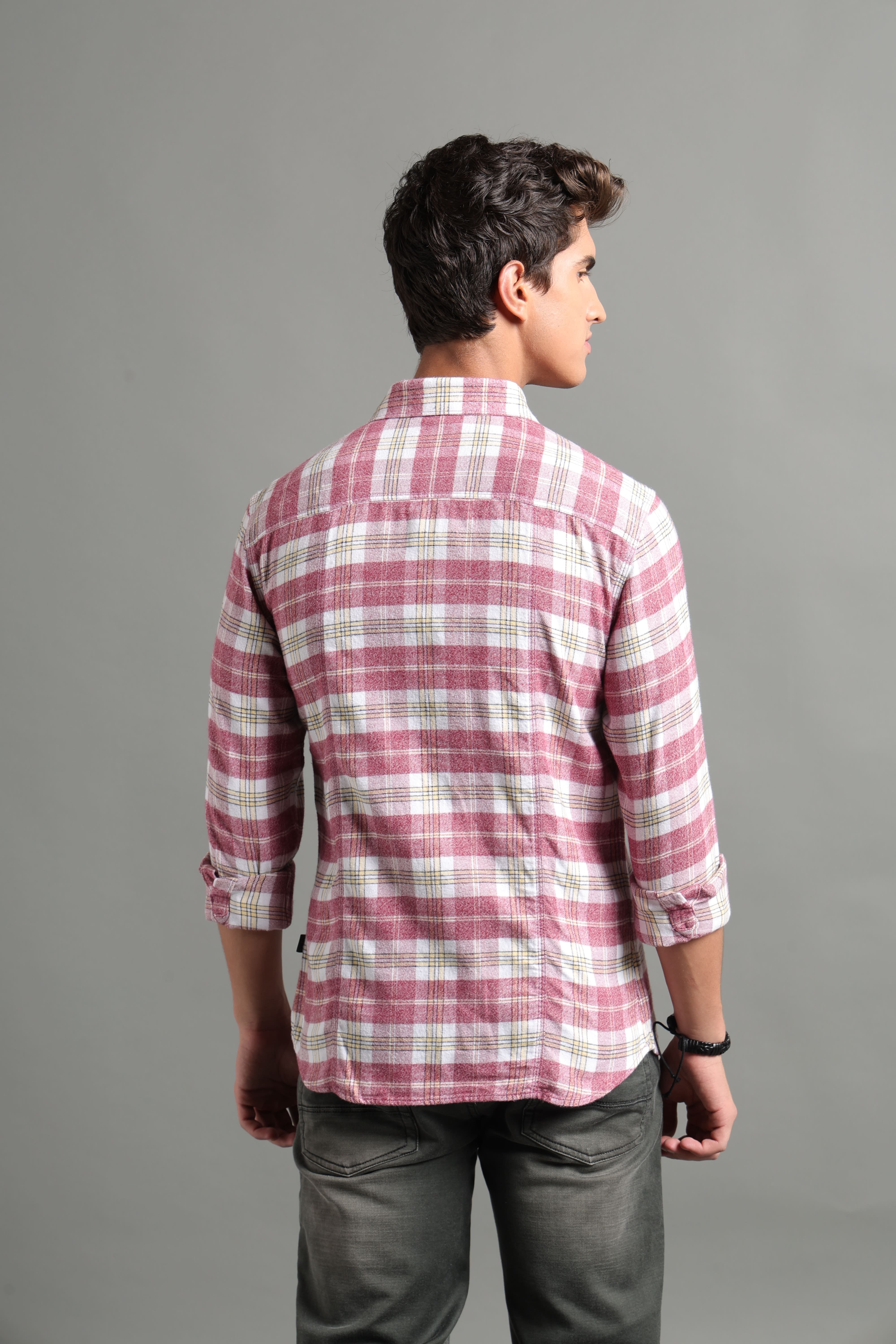 IDENTITI Men Slim Fit Regular Collar Checks Shirt In Maroon Melange.