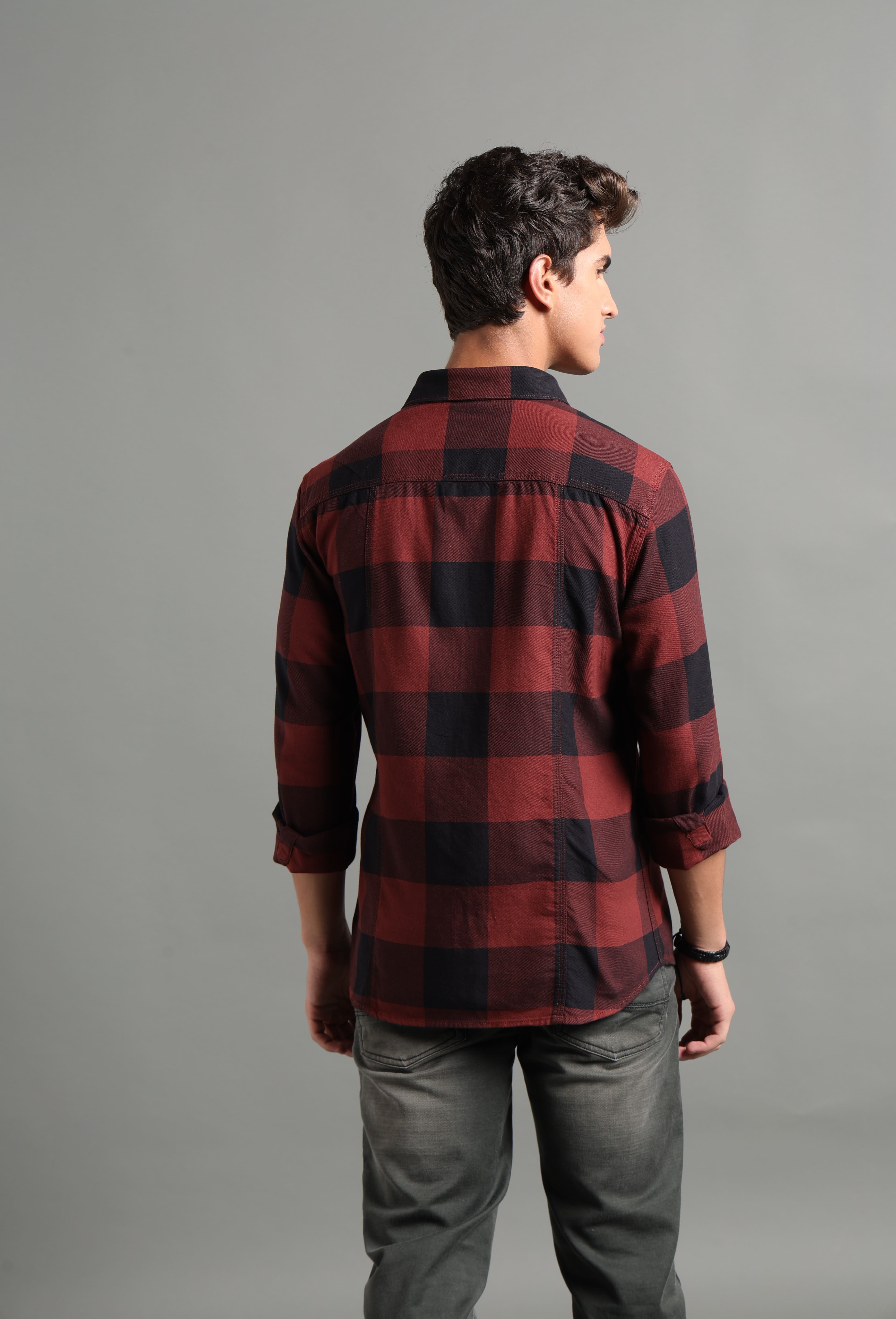 IDENTITI Men Slim Fit Regular Collar Checks Shirt In Maroon.