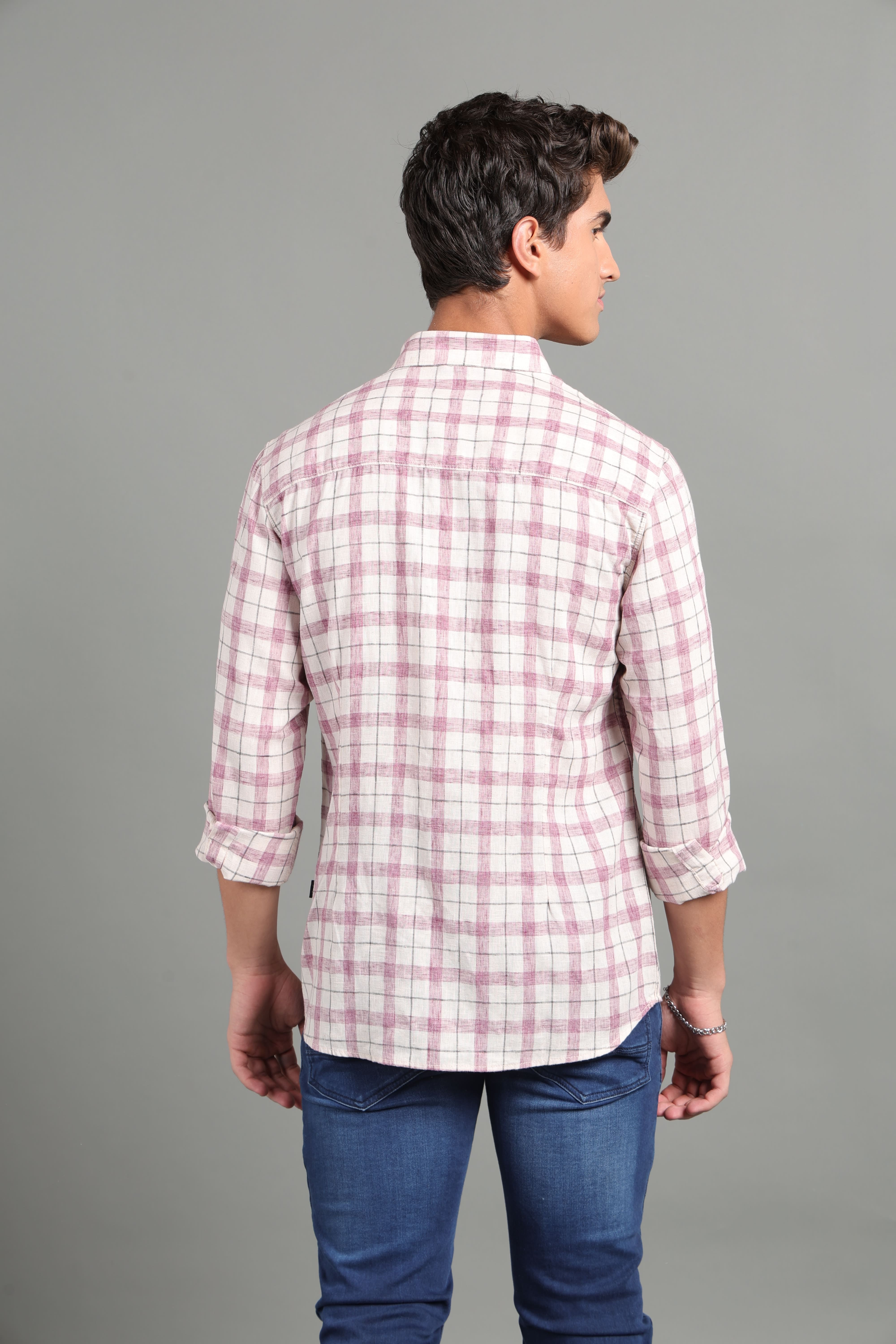 IDENTITI Men Slim Fit Regular Collar Checks Shirt In Purple.